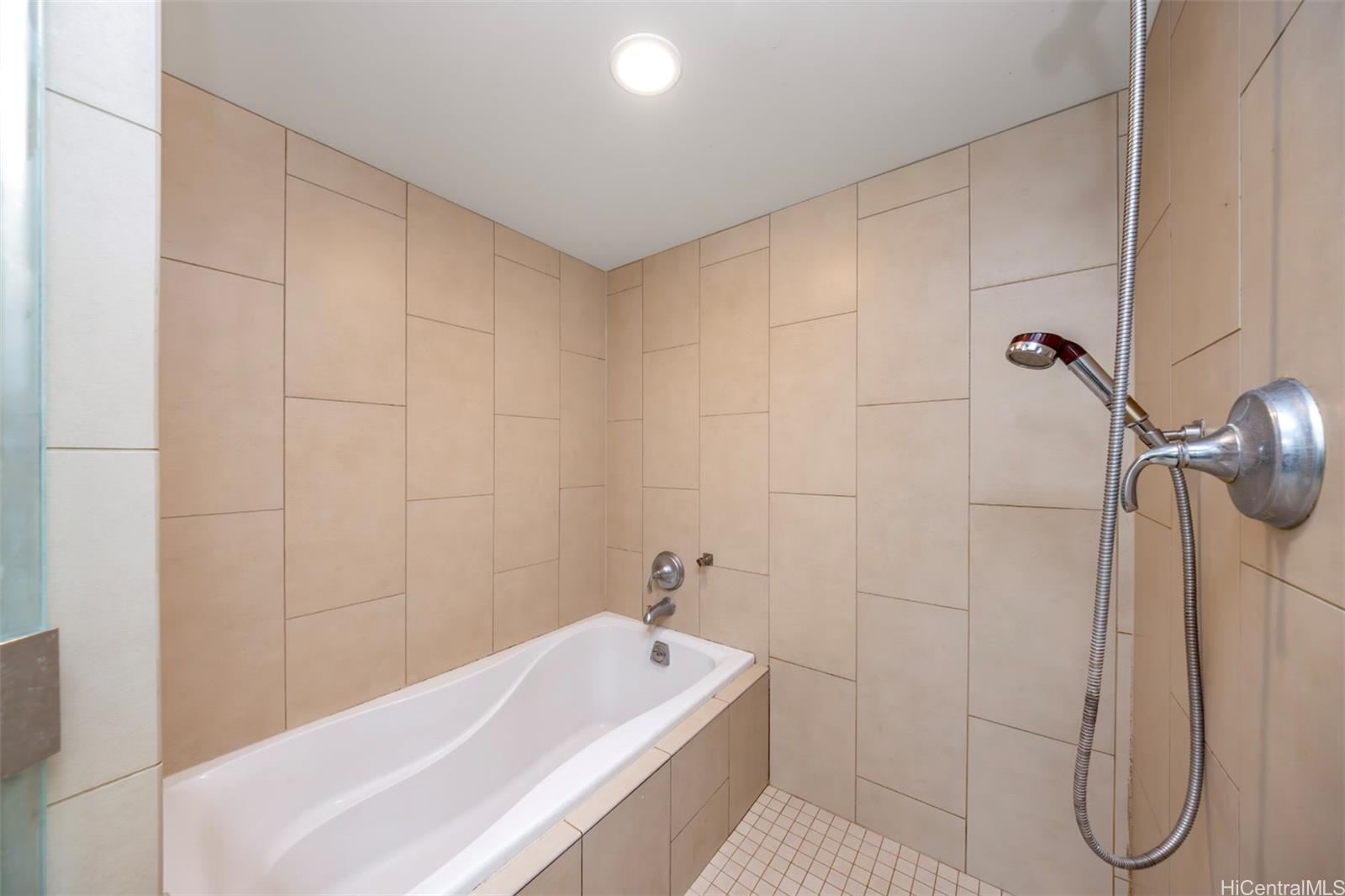 Allure Waikiki condo # 2608, Honolulu, Hawaii - photo 15 of 24