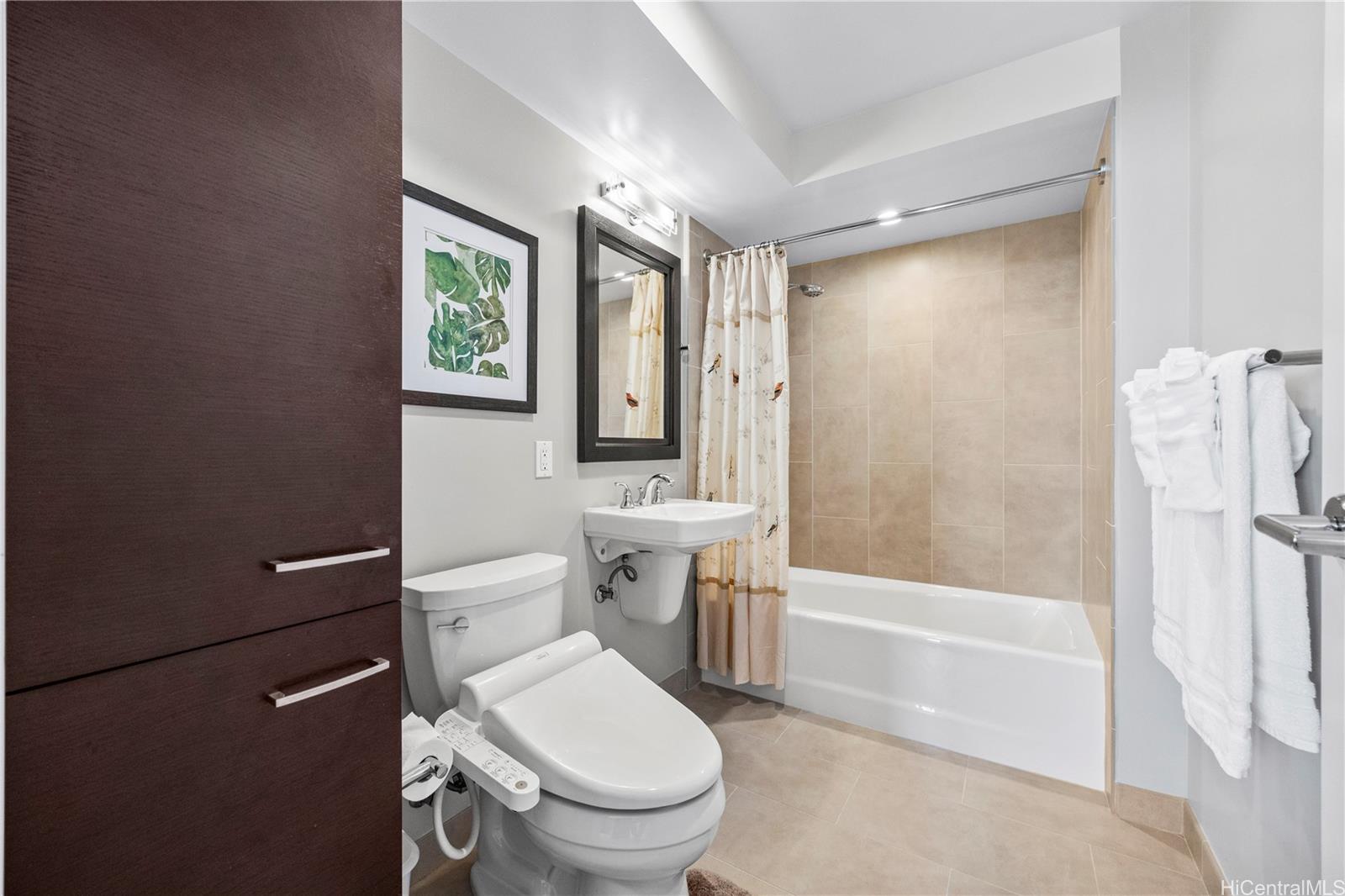 Allure Waikiki condo # 3102, Honolulu, Hawaii - photo 12 of 23