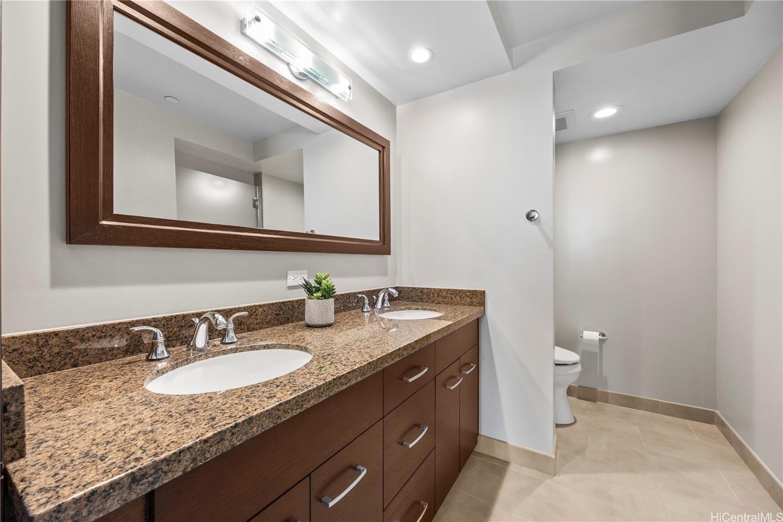 Allure Waikiki condo # 3102, Honolulu, Hawaii - photo 10 of 23