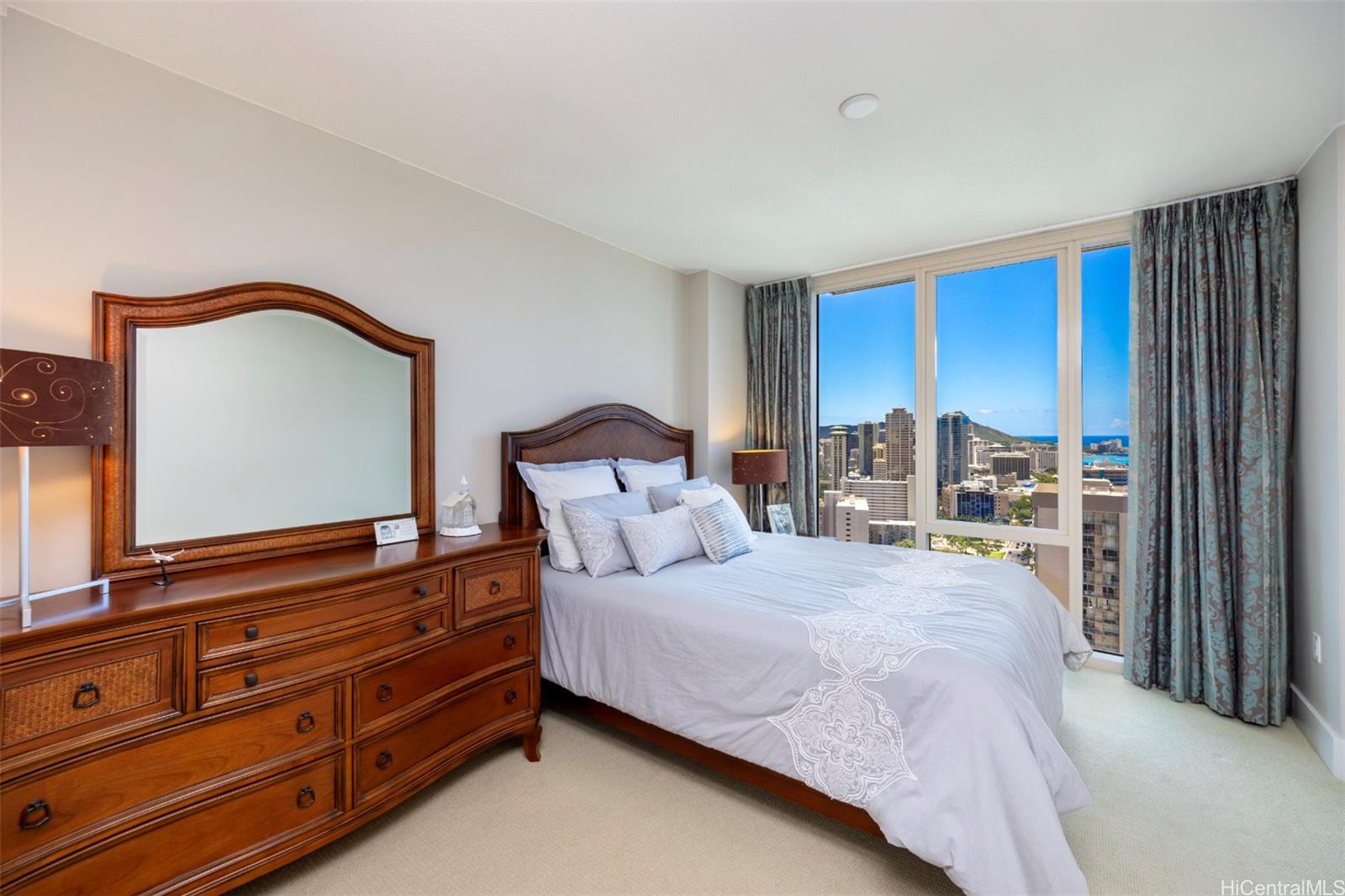 Allure Waikiki condo # 3304, Honolulu, Hawaii - photo 13 of 23