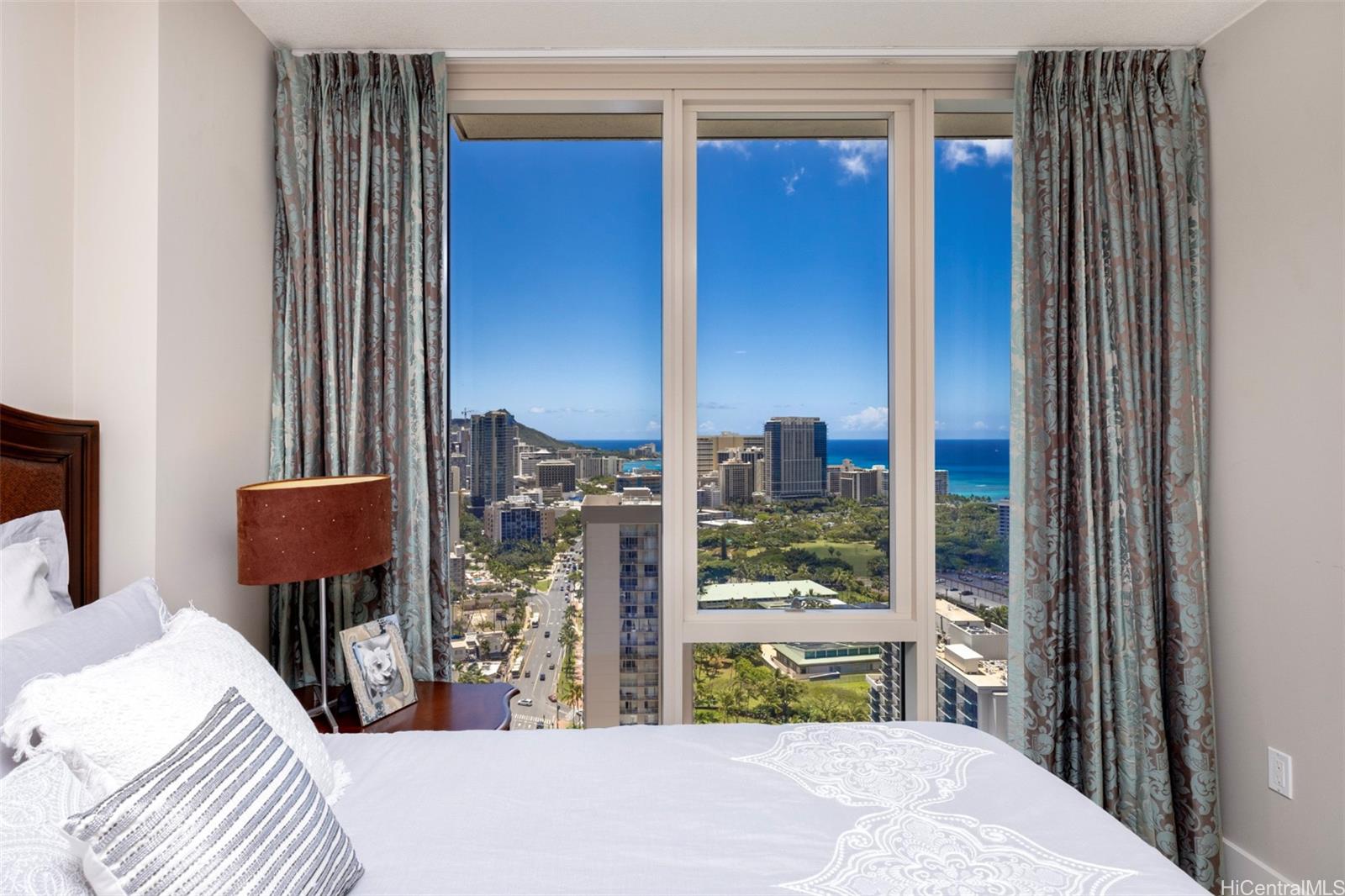 Allure Waikiki condo # 3304, Honolulu, Hawaii - photo 14 of 23