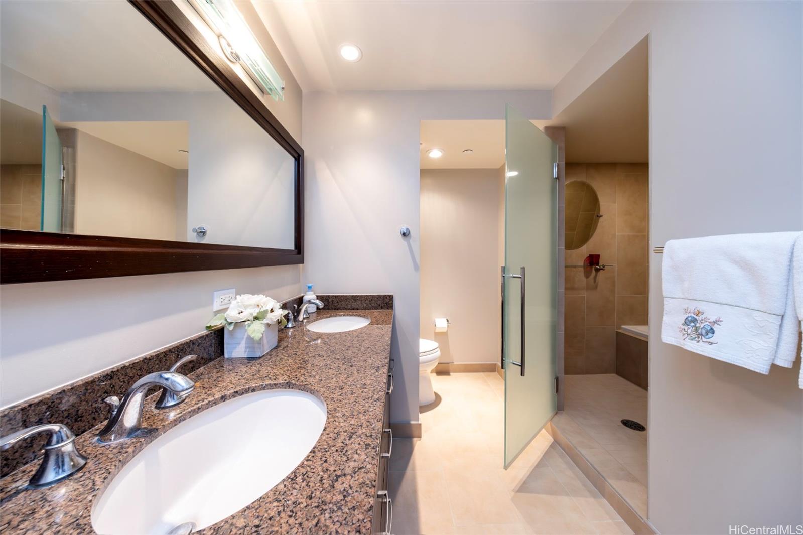 Allure Waikiki condo # 3304, Honolulu, Hawaii - photo 15 of 23