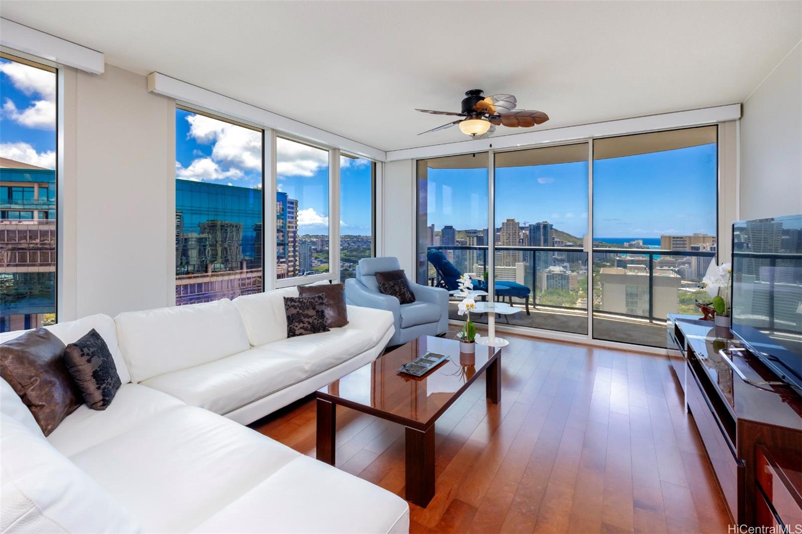 Allure Waikiki condo # 3304, Honolulu, Hawaii - photo 10 of 23