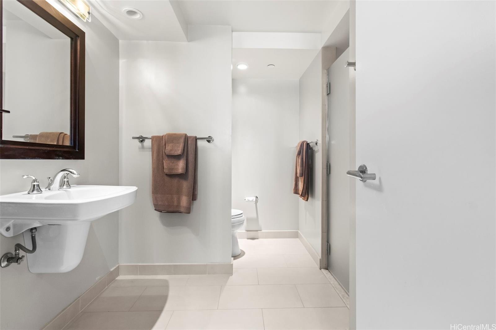 Allure Waikiki condo # 3506, Honolulu, Hawaii - photo 19 of 25