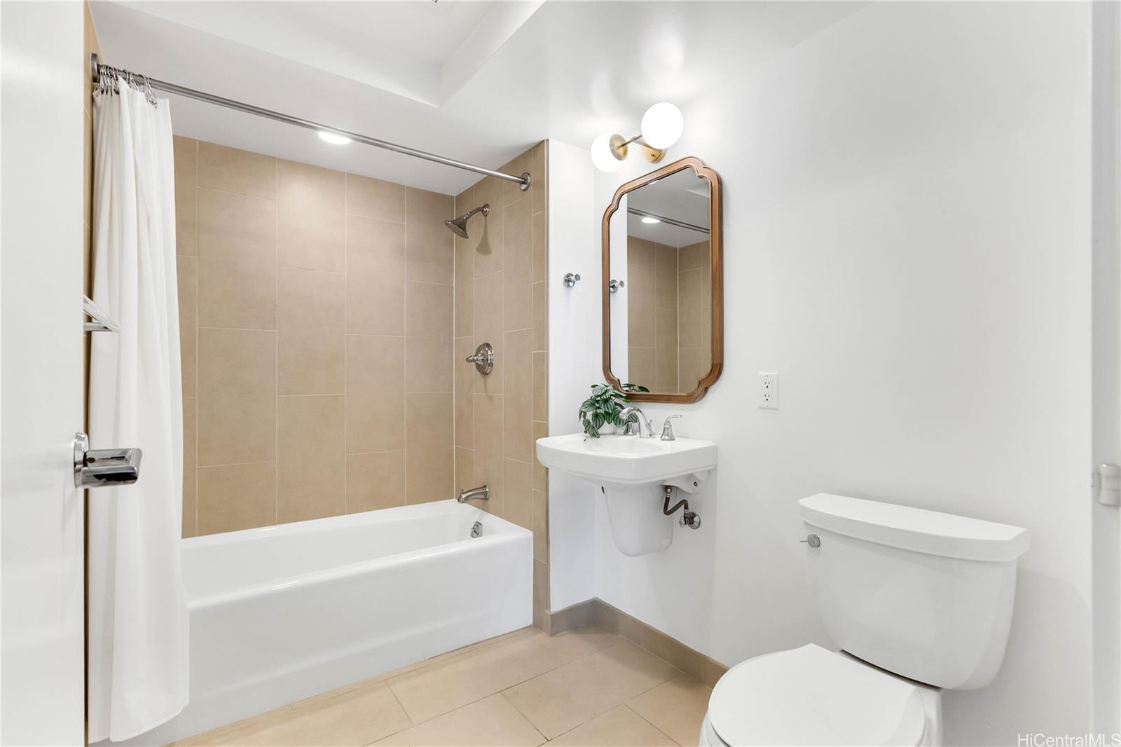 Allure Waikiki condo # 906, Honolulu, Hawaii - photo 12 of 23