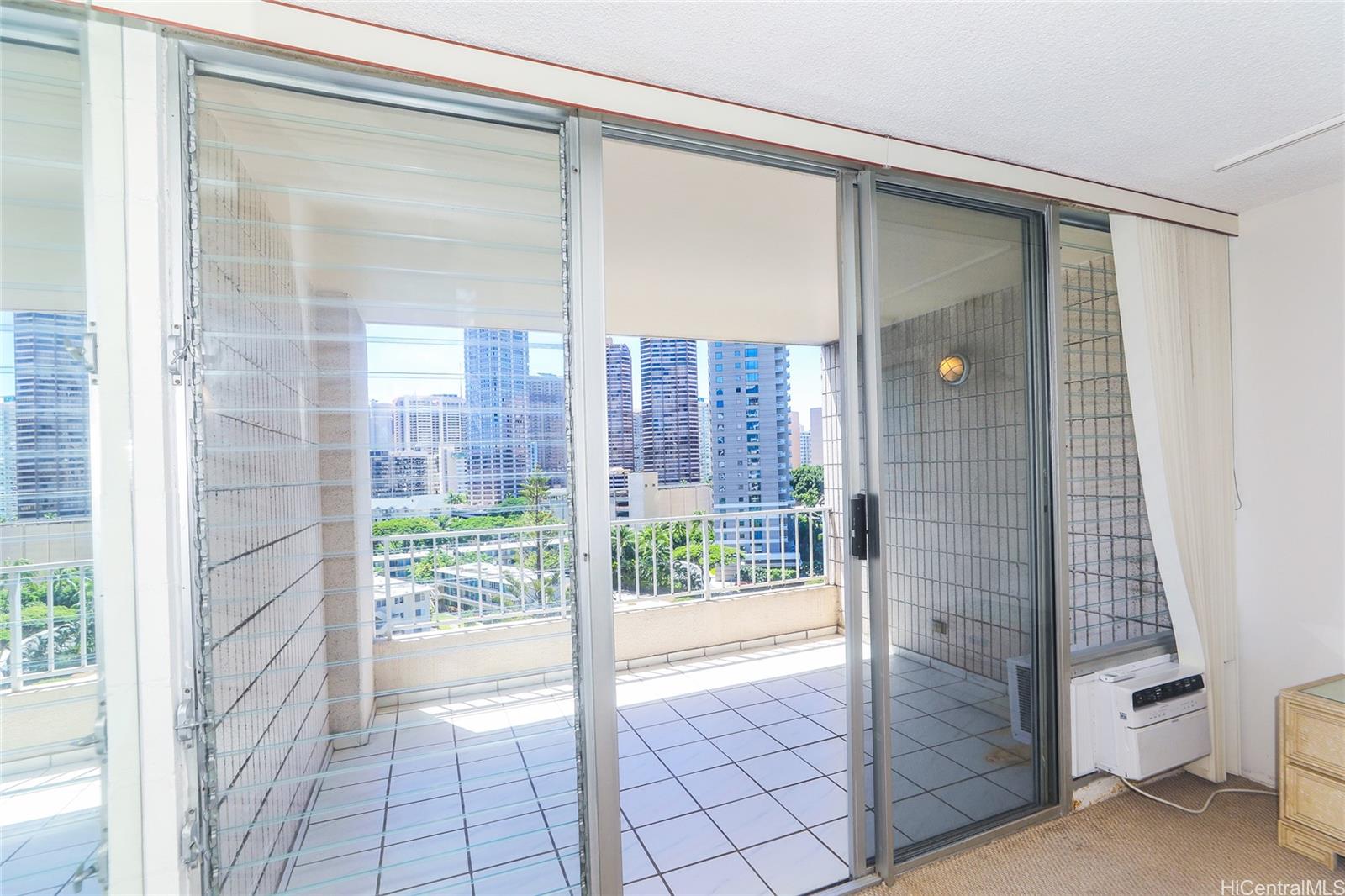 Summer Palace condo # 1004, Honolulu, Hawaii - photo 7 of 25