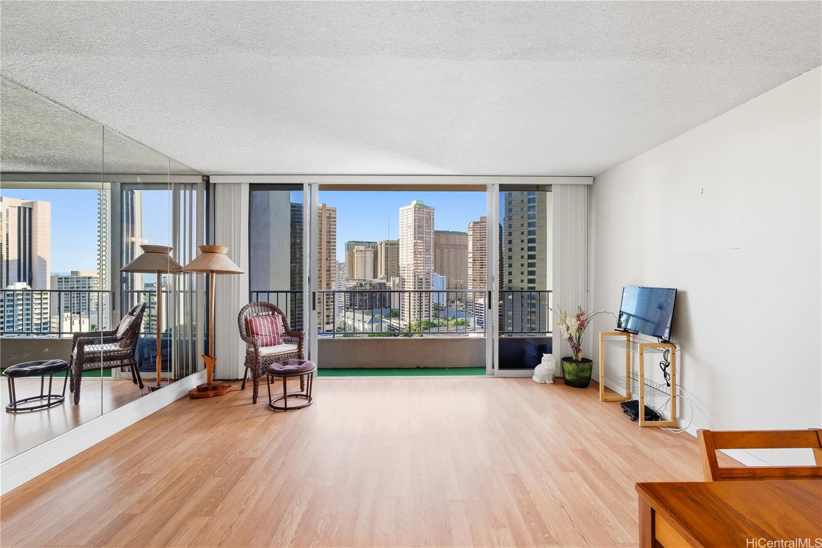 Summer Palace condo # 2208, Honolulu, Hawaii - photo 2 of 16