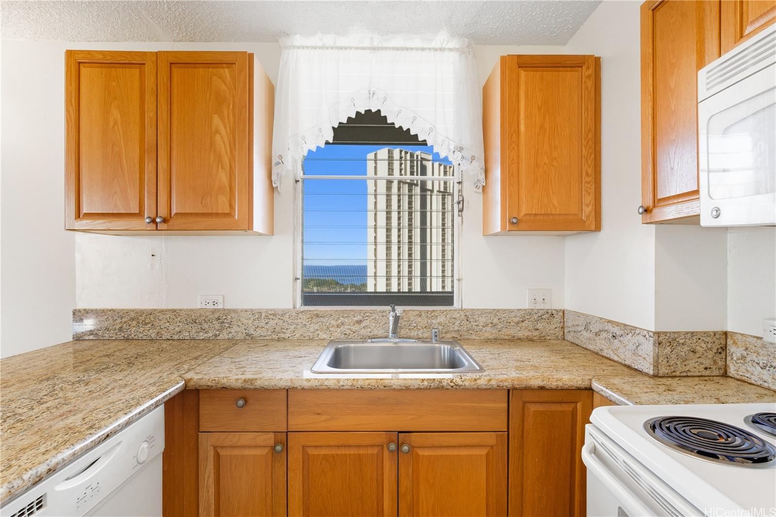 Summer Palace condo # 2208, Honolulu, Hawaii - photo 9 of 16