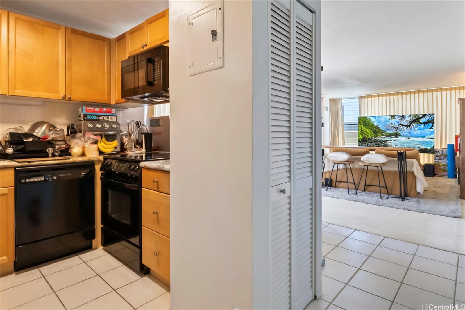 SUMMER PALACE condo # 2501, Honolulu, Hawaii - photo 2 of 20