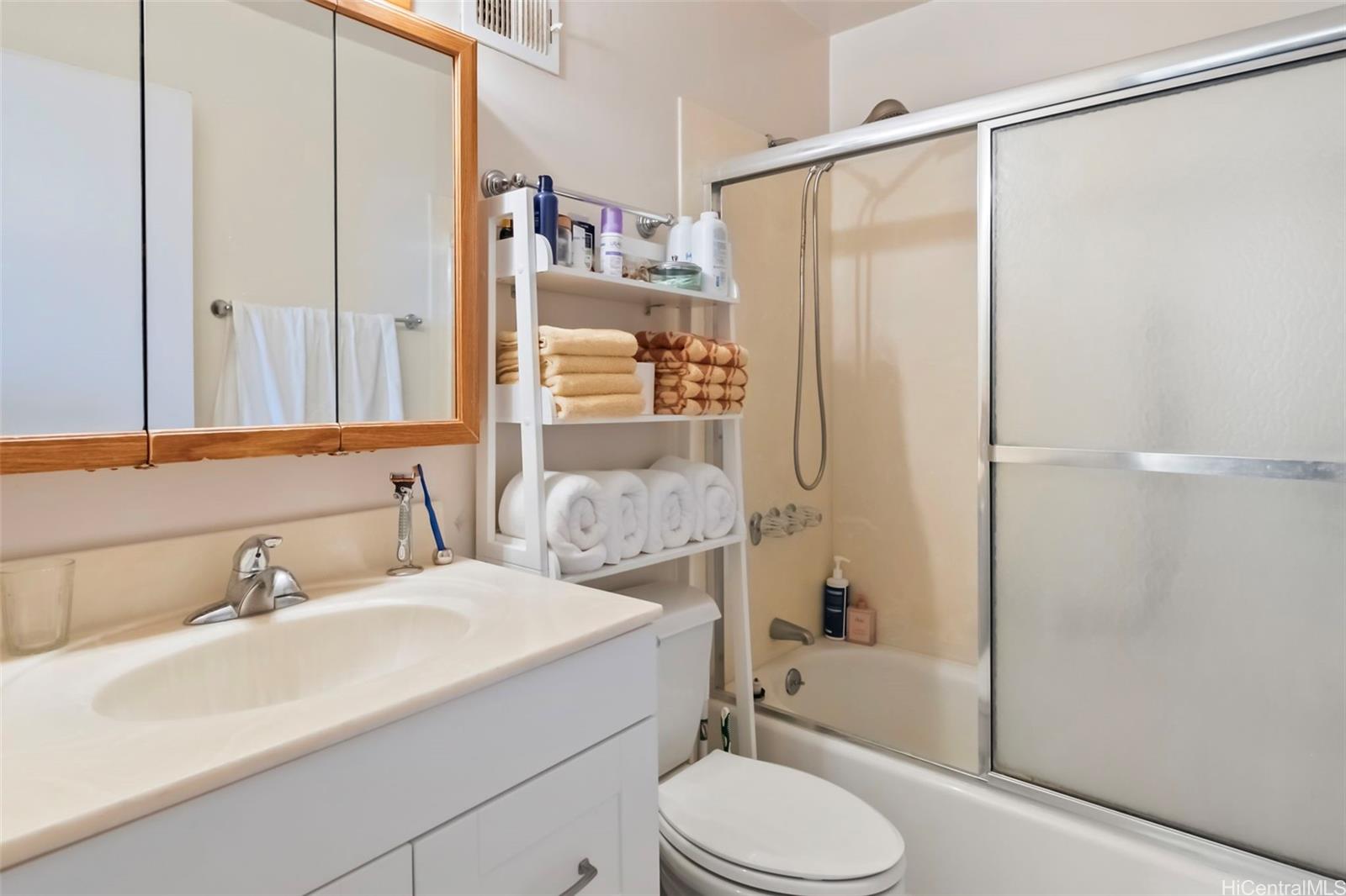 SUMMER PALACE condo # 2501, Honolulu, Hawaii - photo 8 of 20