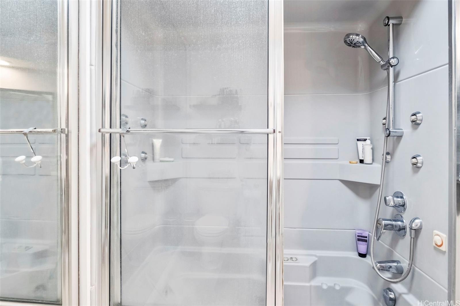 SUMMER PALACE condo # 2502, Honolulu, Hawaii - photo 15 of 21