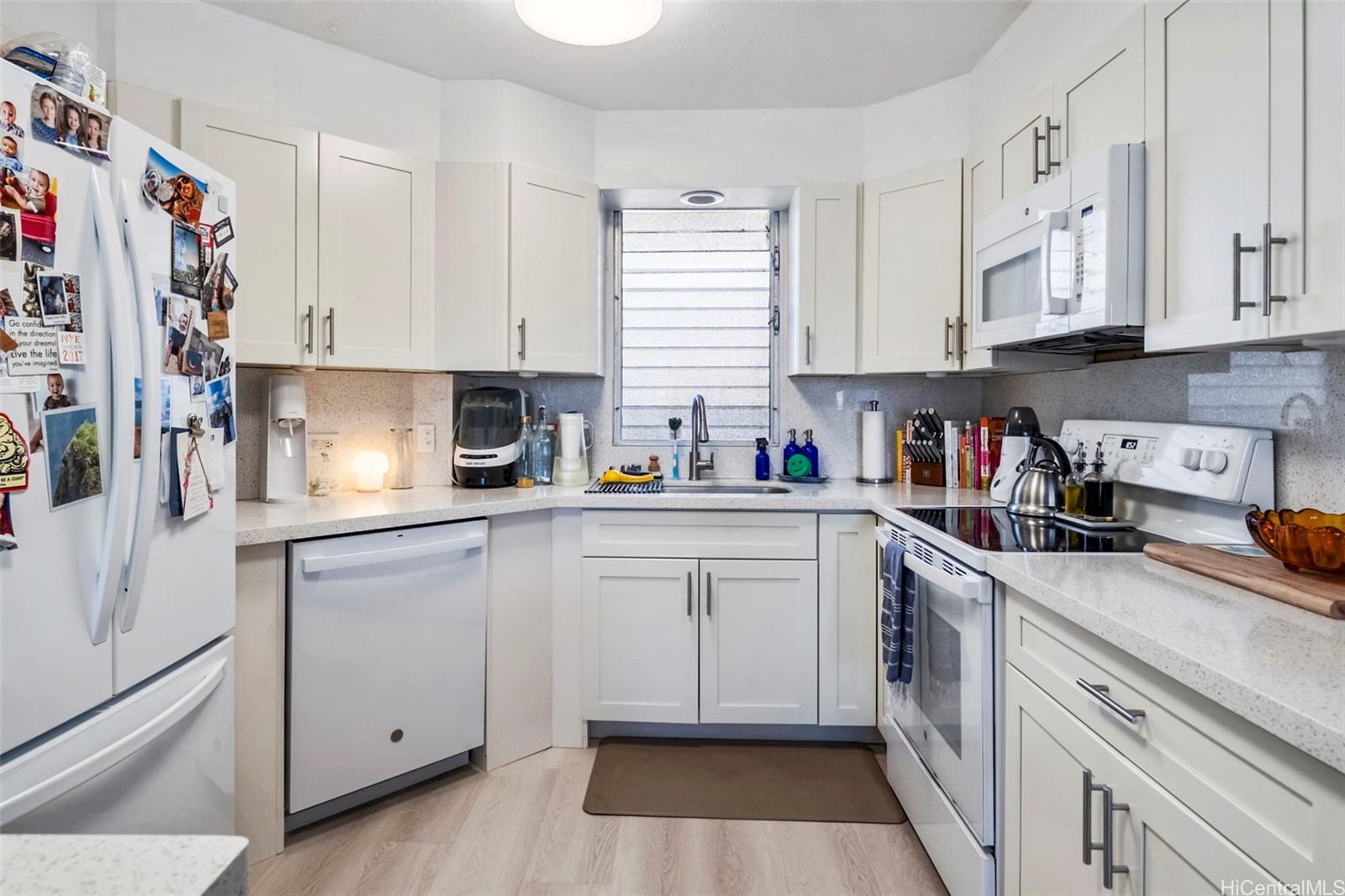 SUMMER PALACE condo # 2502, Honolulu, Hawaii - photo 7 of 21