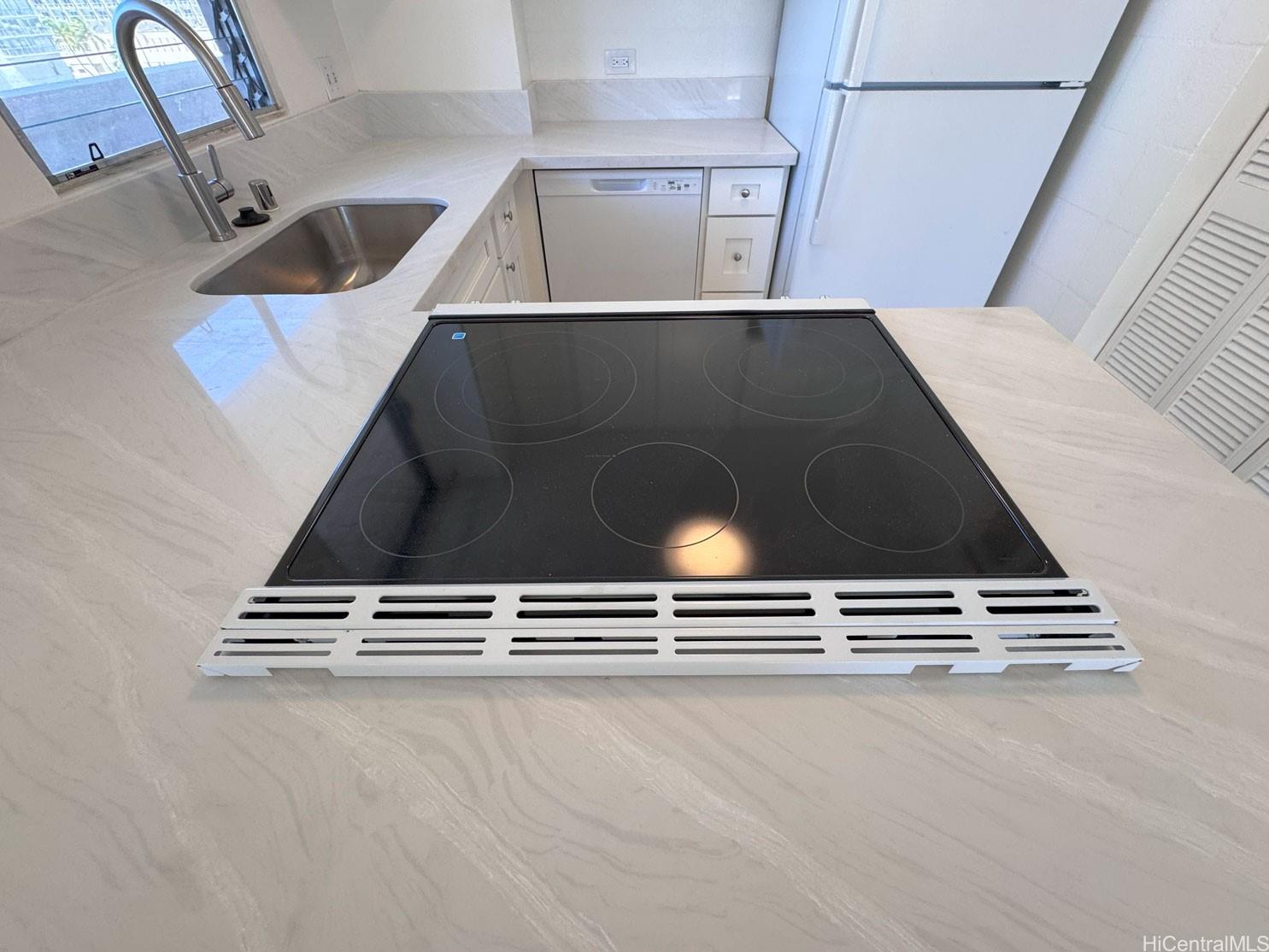 Summer Palace condo # 908, Honolulu, Hawaii - photo 6 of 22