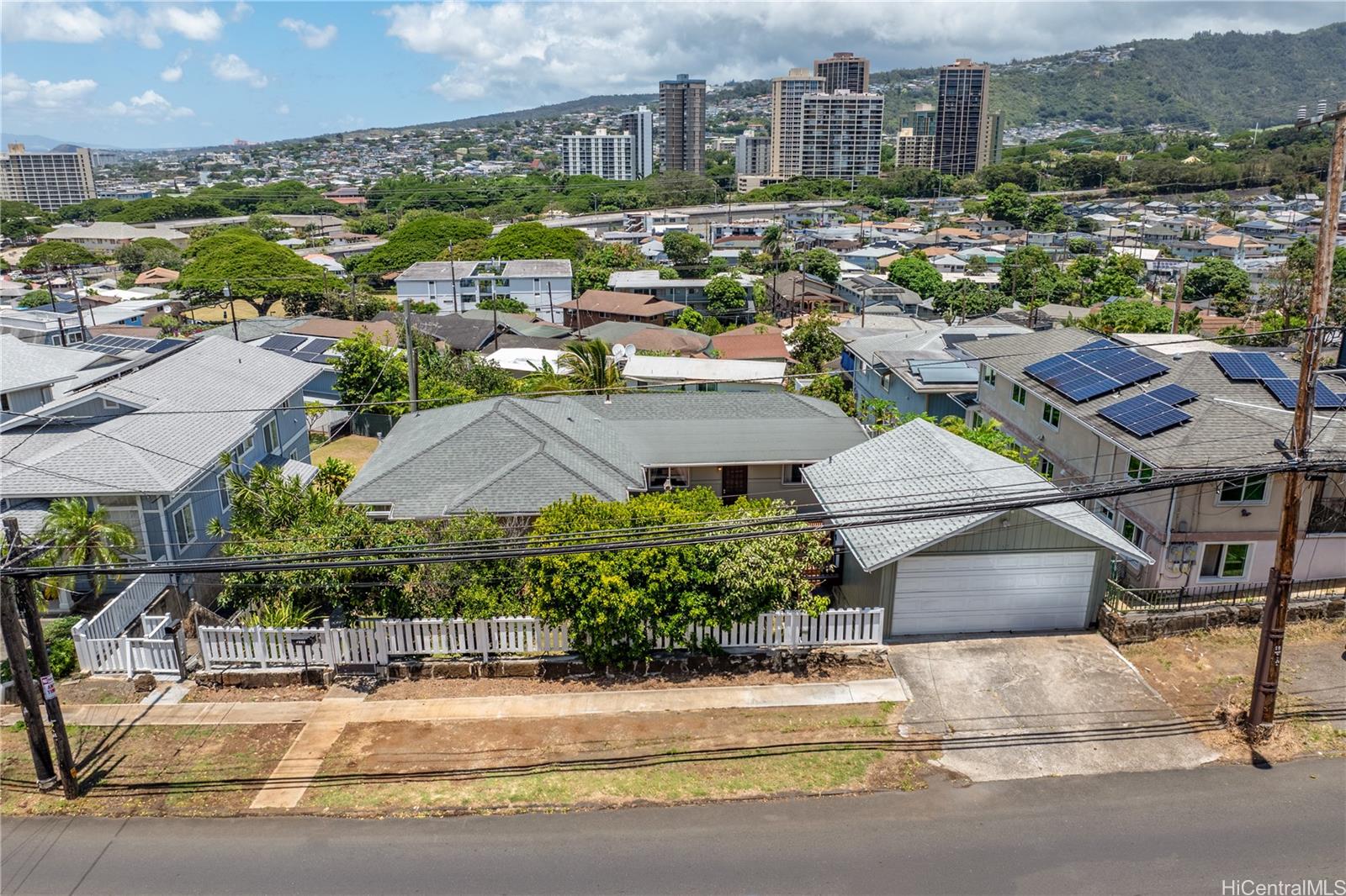 1848  Puowaina Dr Punchbowl Area, Honolulu home - photo 4 of 18