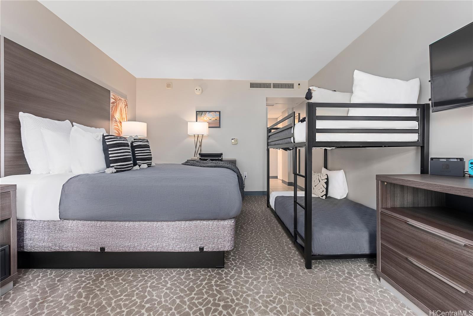 Palms At Waikiki condo # 202, Honolulu, Hawaii - photo 8 of 24