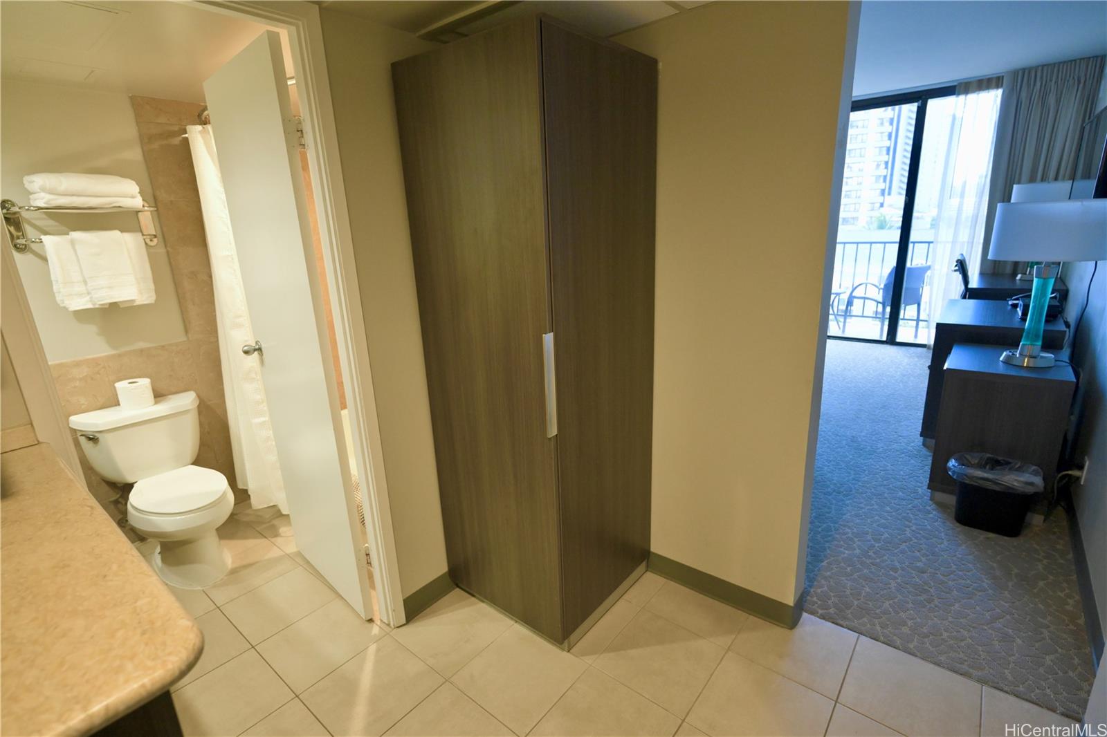 Palms At Waikiki condo # 415, Honolulu, Hawaii - photo 4 of 13