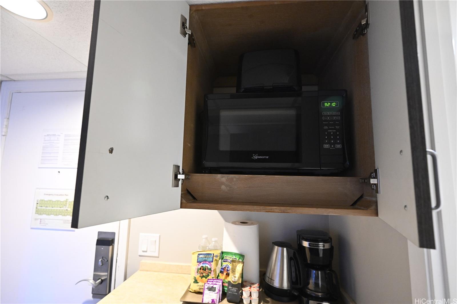 Palms At Waikiki condo # 415, Honolulu, Hawaii - photo 6 of 13