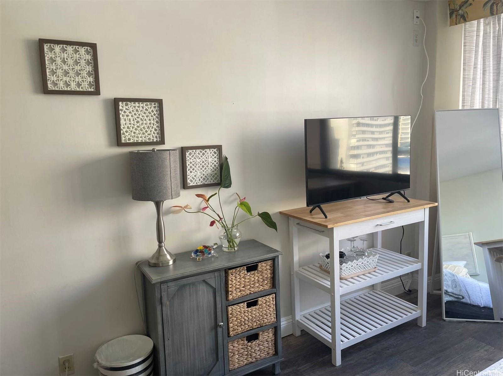 Palms at Waikiki condo # 429, Honolulu, Hawaii - photo 4 of 18