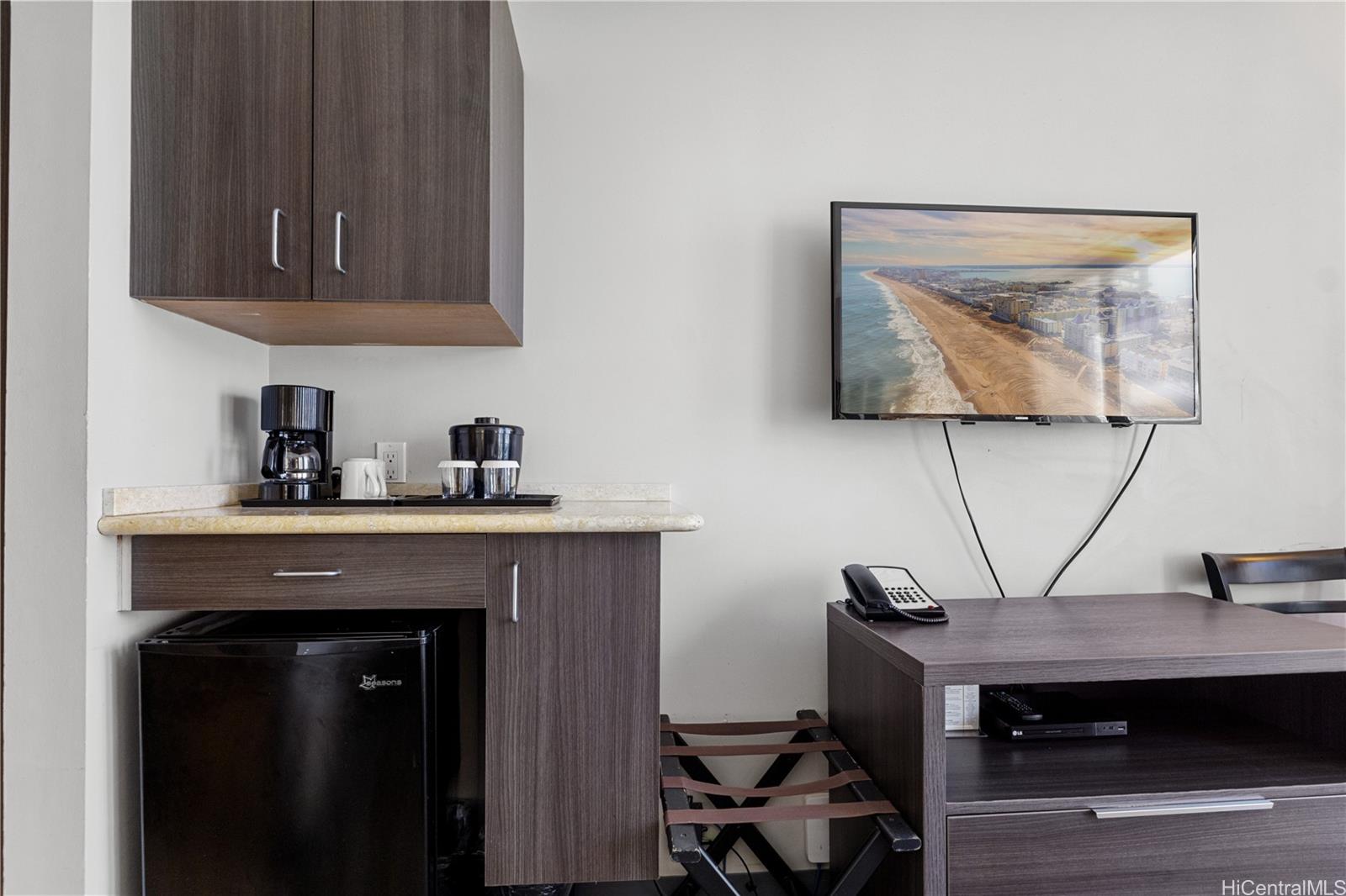 Palms At Waikiki condo # 703, Honolulu, Hawaii - photo 2 of 15