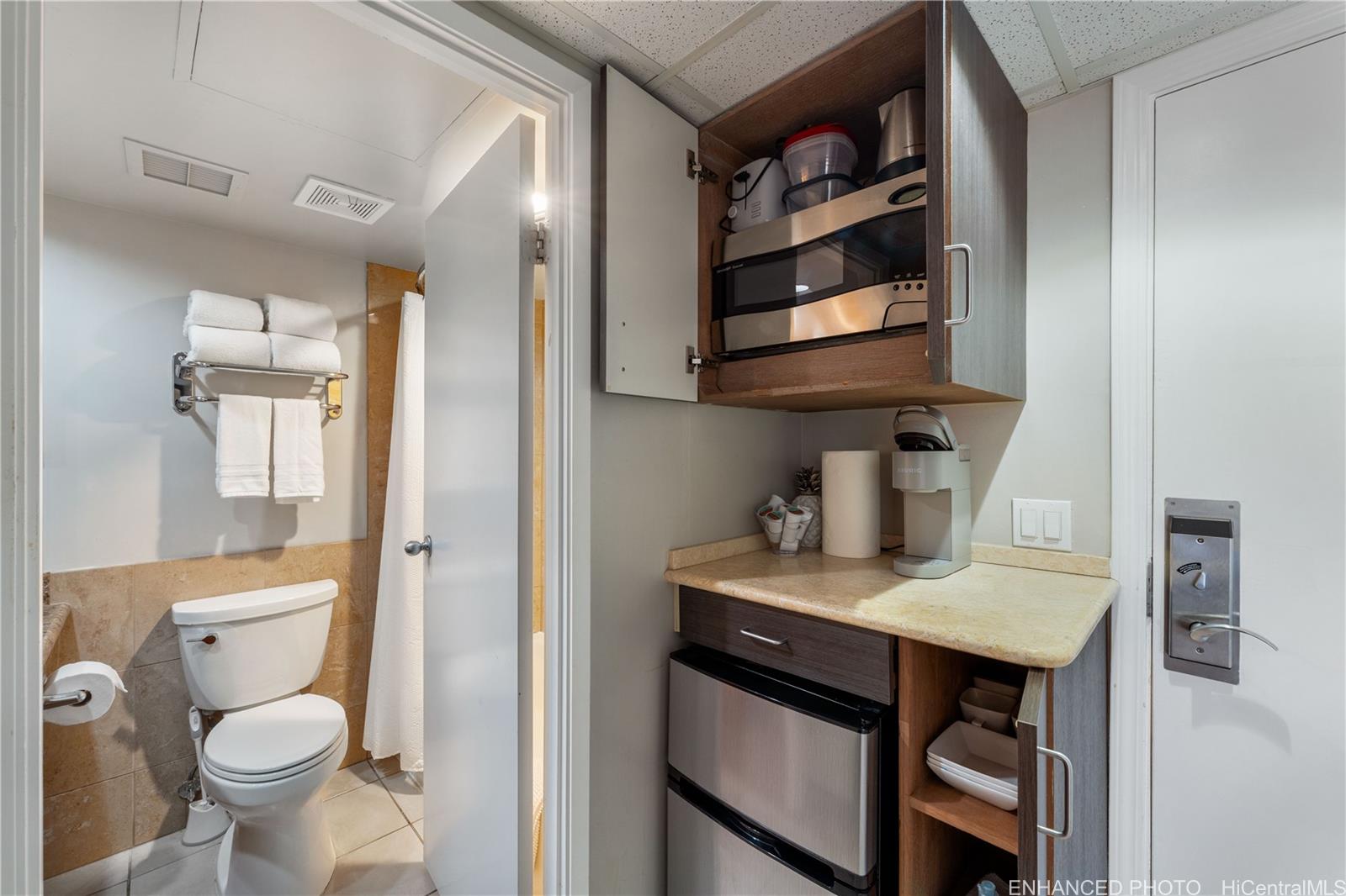 Palms At Waikiki condo # 816, Honolulu, Hawaii - photo 8 of 24