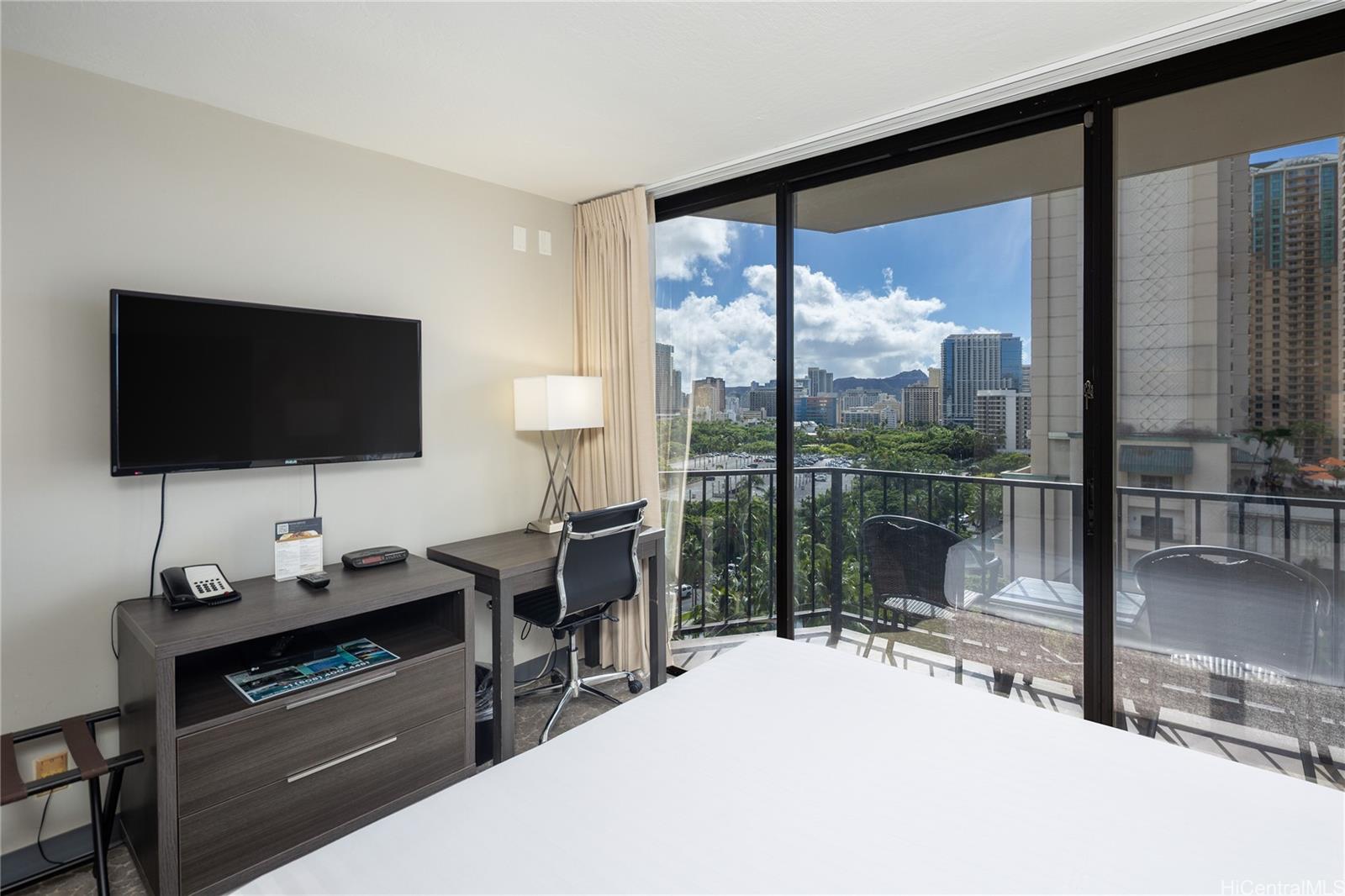 Palms At Waikiki condo # 906, Honolulu, Hawaii - photo 4 of 15