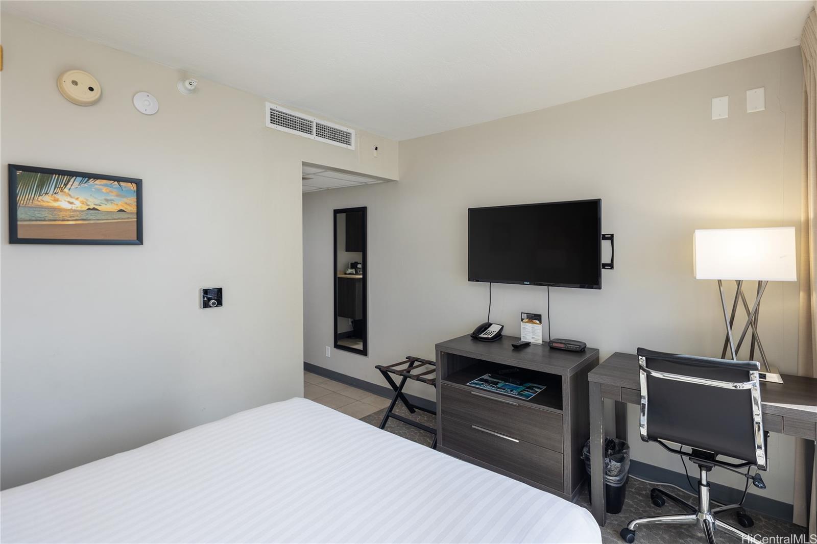 Palms At Waikiki condo # 906, Honolulu, Hawaii - photo 5 of 15