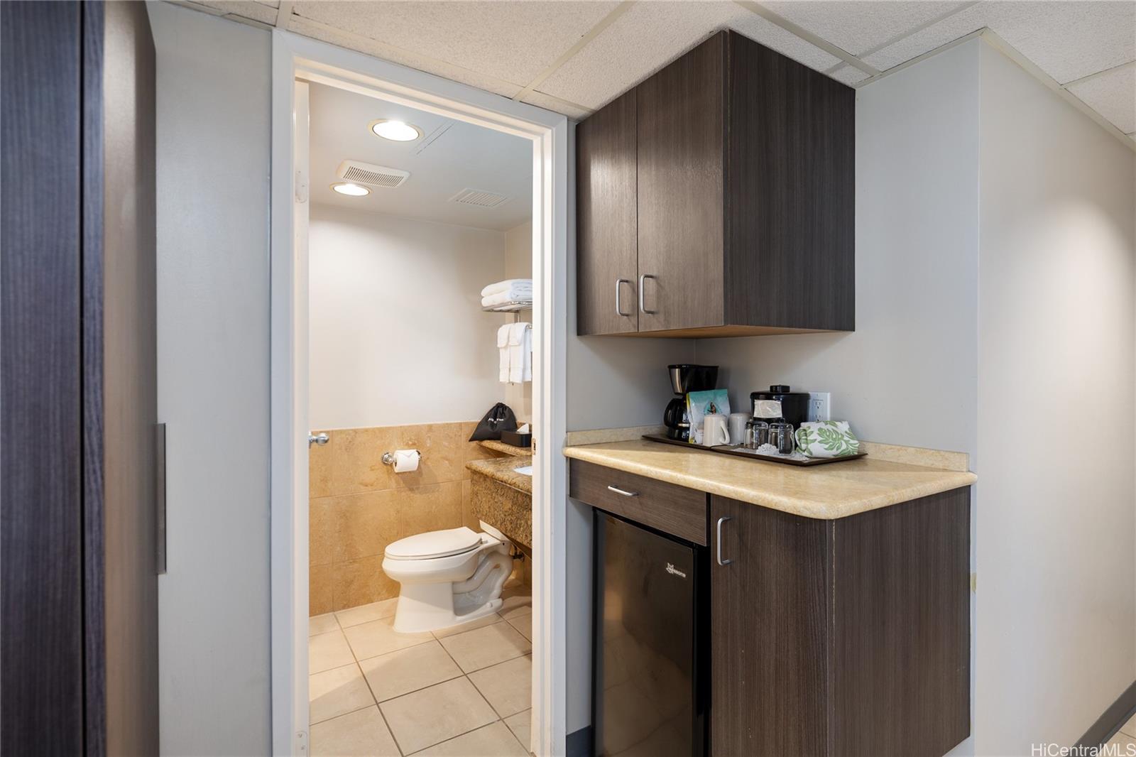 Palms At Waikiki condo # 906, Honolulu, Hawaii - photo 7 of 15