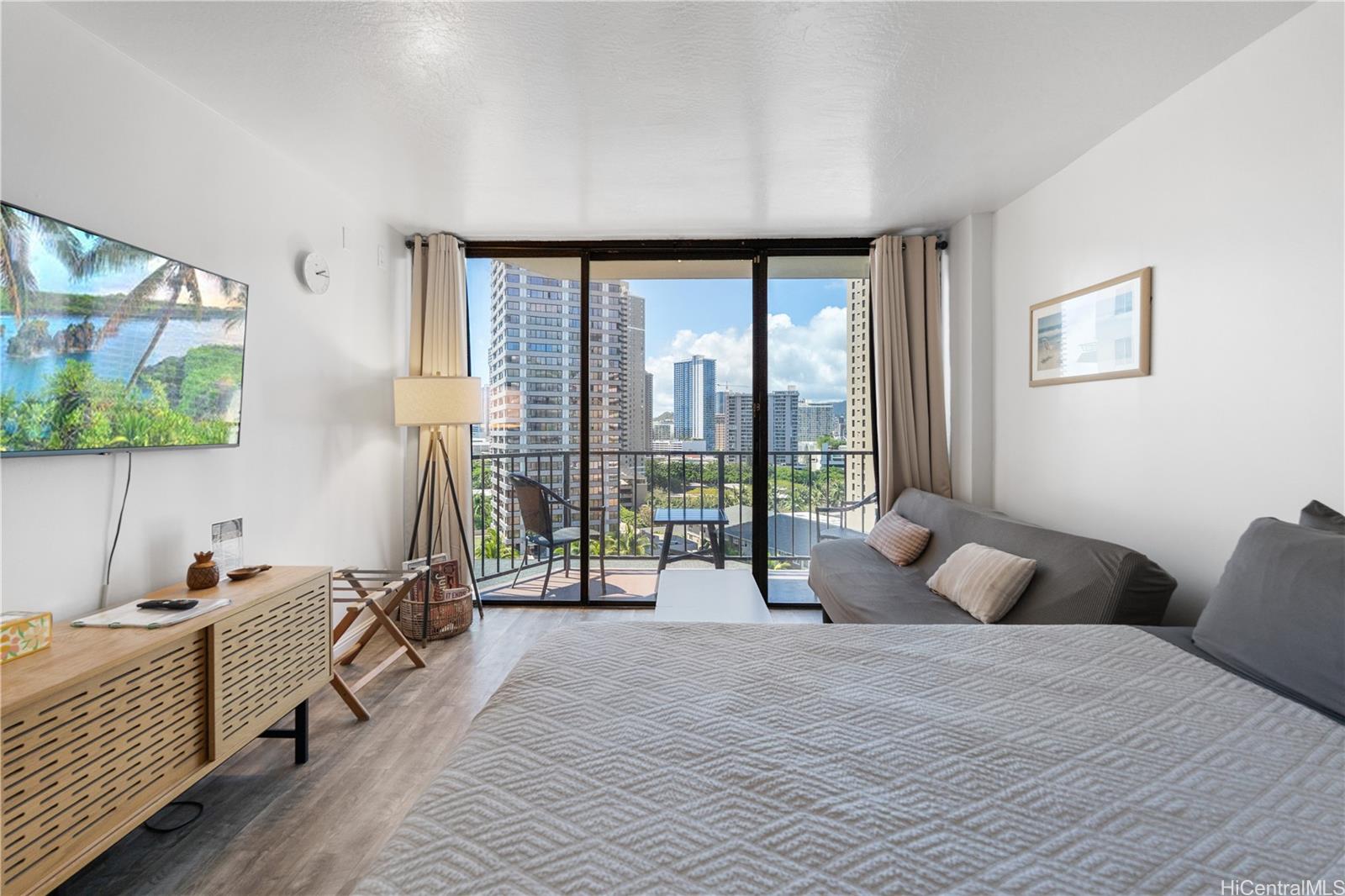 Palms At Waikiki condo # 911, Honolulu, Hawaii - photo 2 of 24