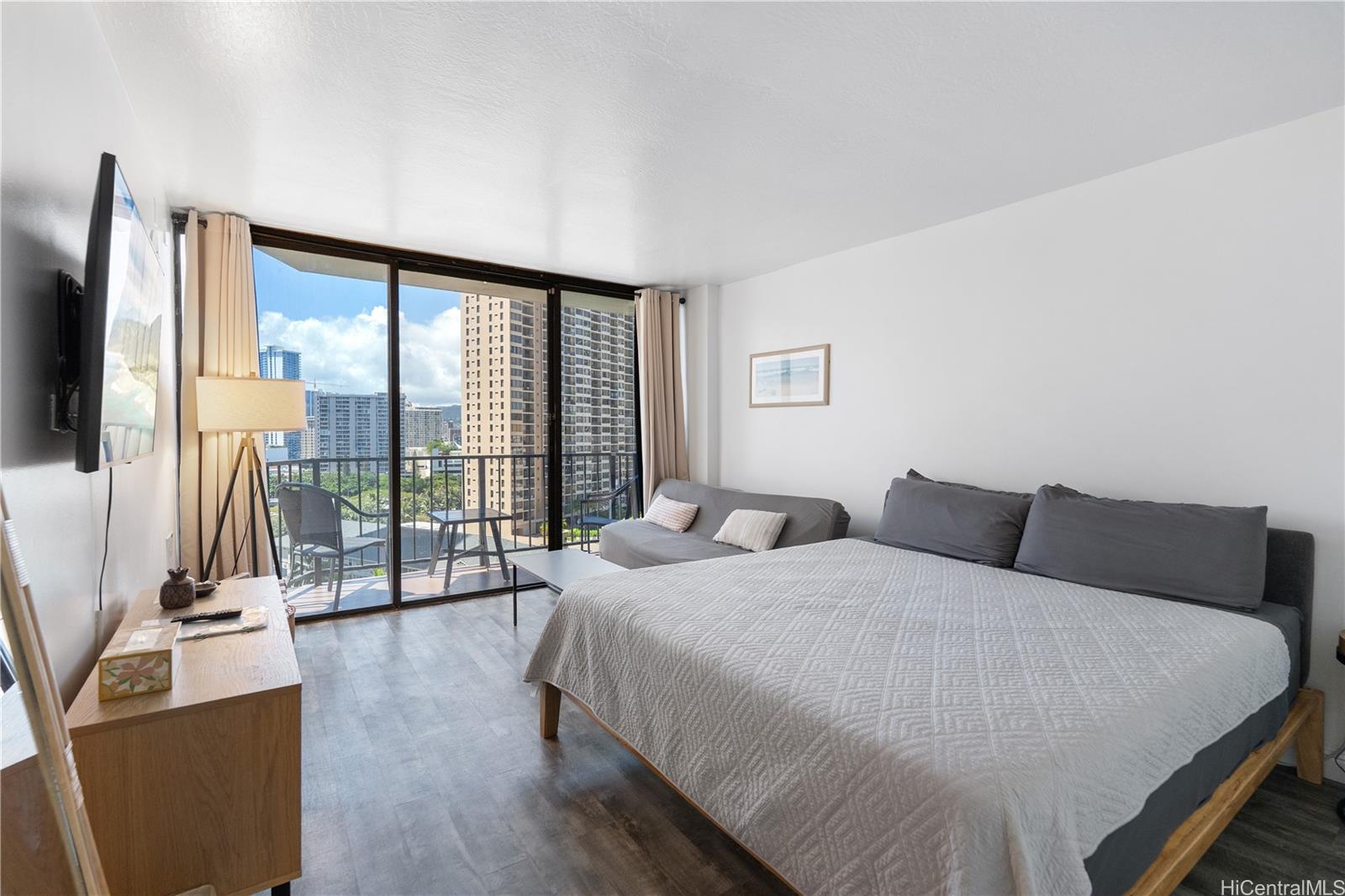 Palms At Waikiki condo # 911, Honolulu, Hawaii - photo 11 of 24