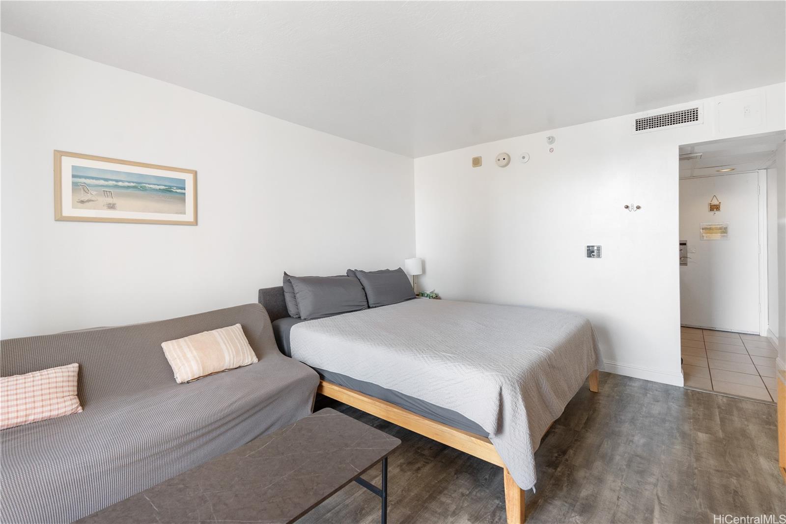 Palms At Waikiki condo # 911, Honolulu, Hawaii - photo 4 of 24