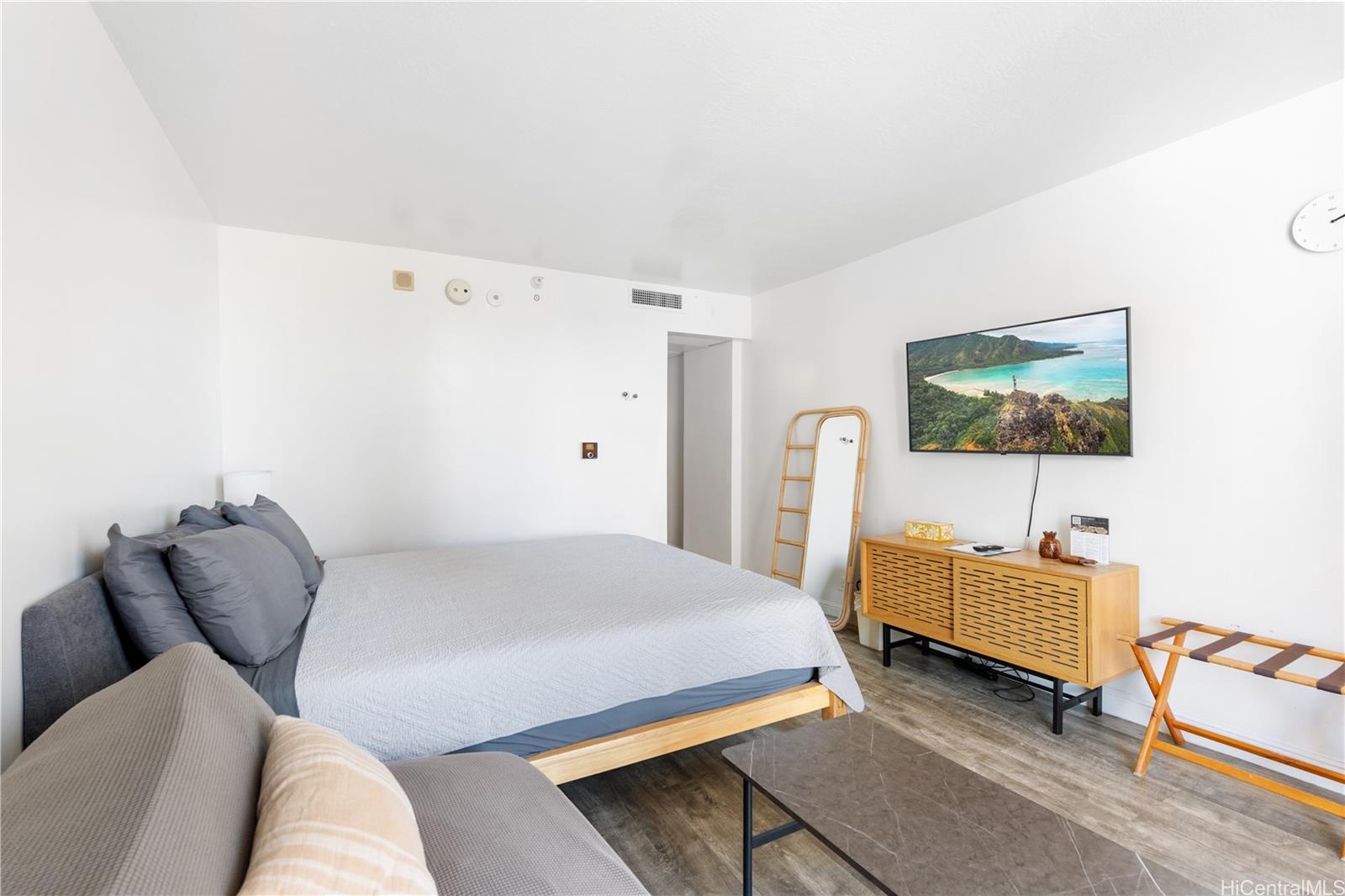 Palms At Waikiki condo # 911, Honolulu, Hawaii - photo 5 of 24