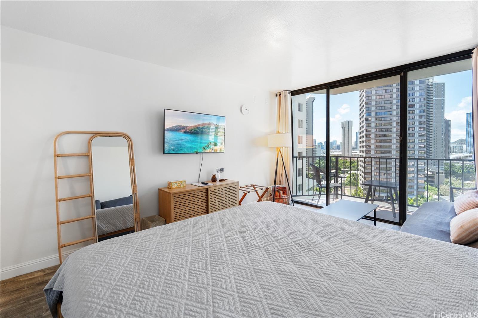 Palms At Waikiki condo # 911, Honolulu, Hawaii - photo 6 of 24