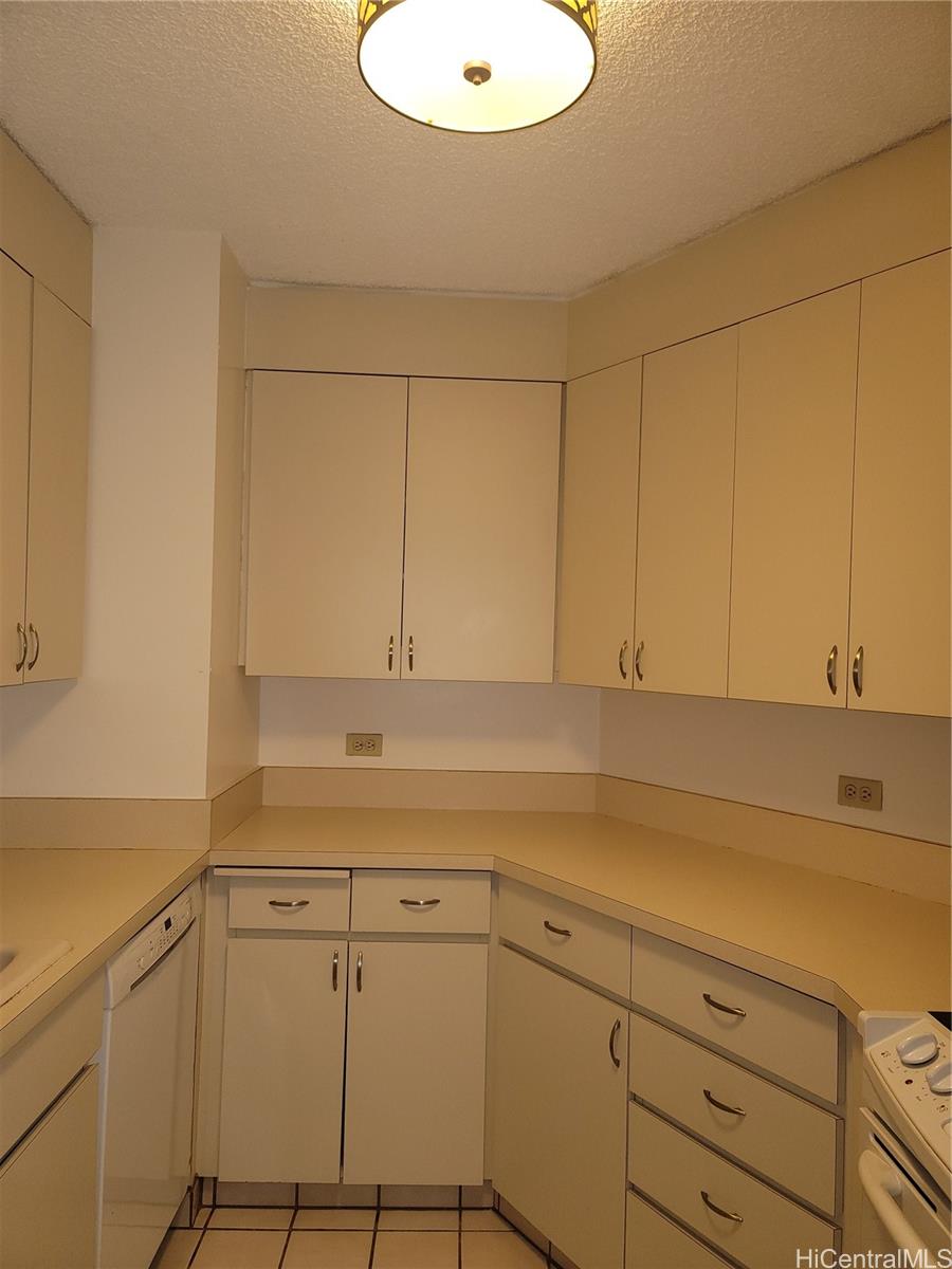 Wailana At Waikiki condo # 1001, Honolulu, Hawaii - photo 10 of 17