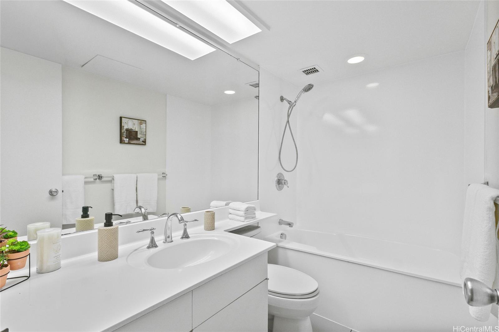 Wailana At Waikiki condo # 1102, Honolulu, Hawaii - photo 17 of 24