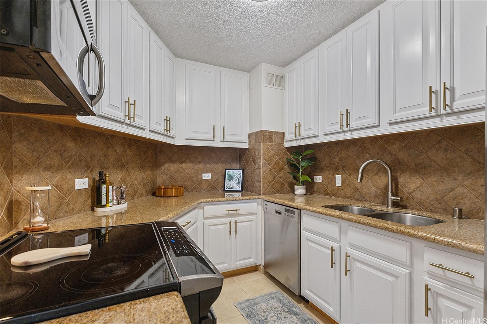 Wailana At Waikiki condo # 1102, Honolulu, Hawaii - photo 10 of 24