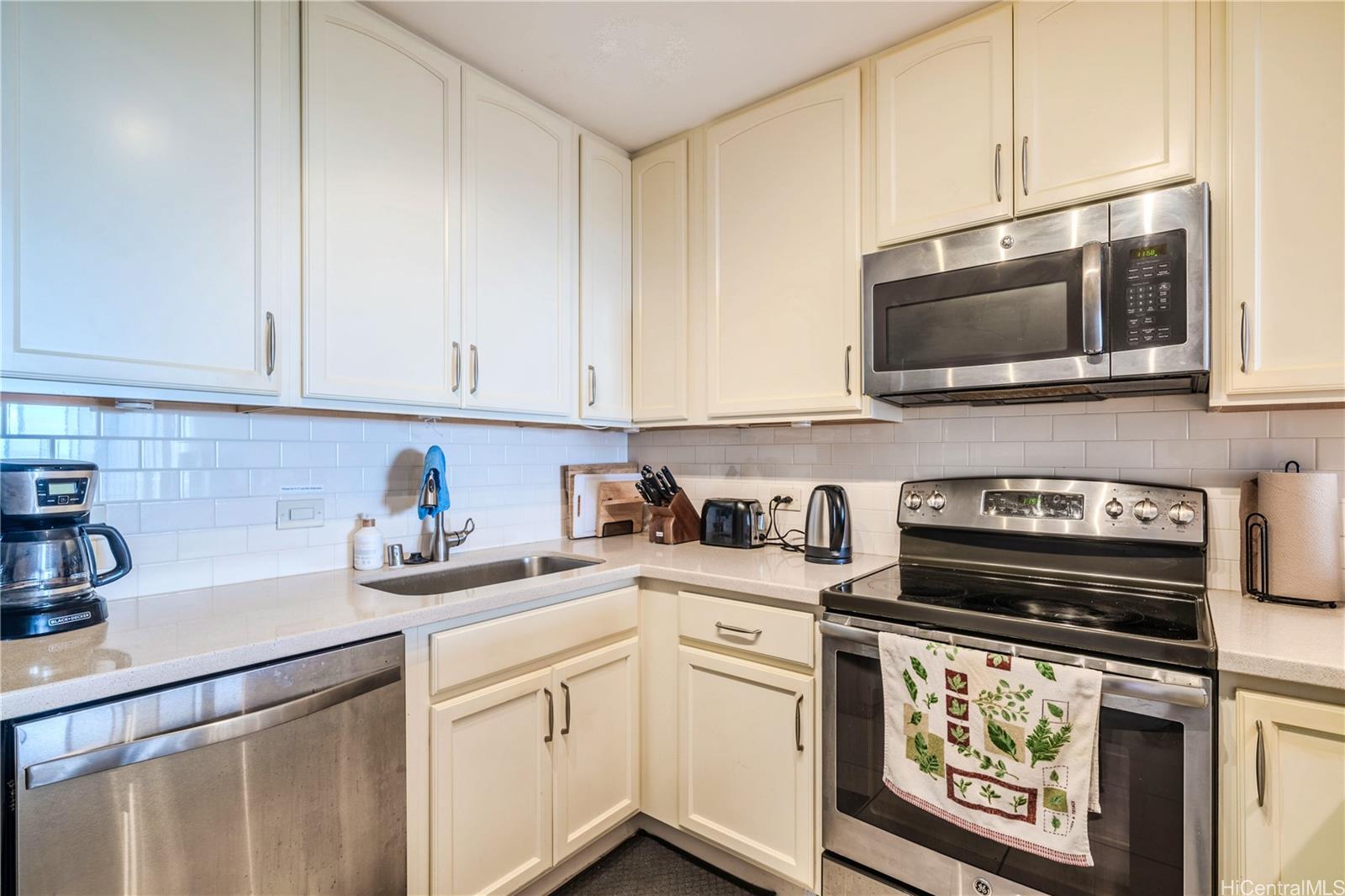 Wailana At Waikiki condo # 1904, Honolulu, Hawaii - photo 18 of 23