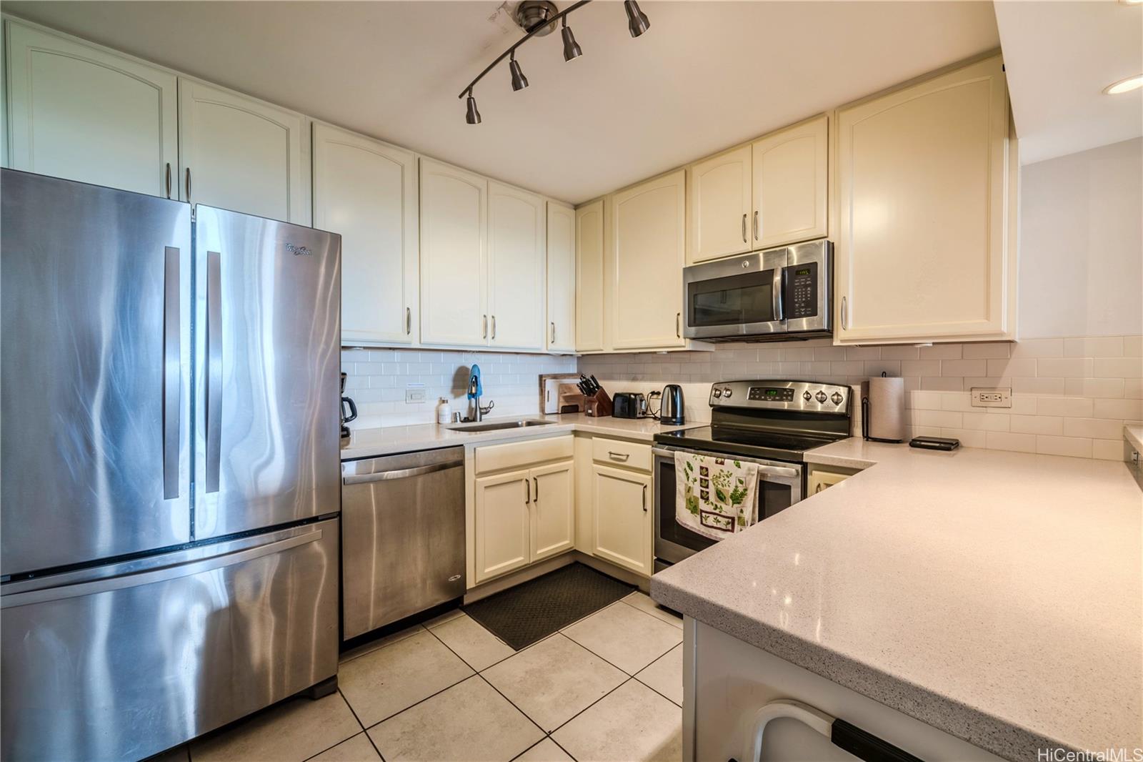 Wailana At Waikiki condo # 1904, Honolulu, Hawaii - photo 20 of 23