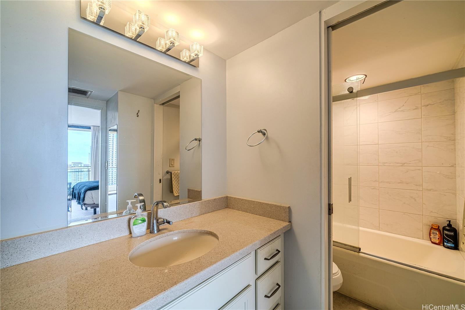 Wailana At Waikiki condo # 1904, Honolulu, Hawaii - photo 5 of 23