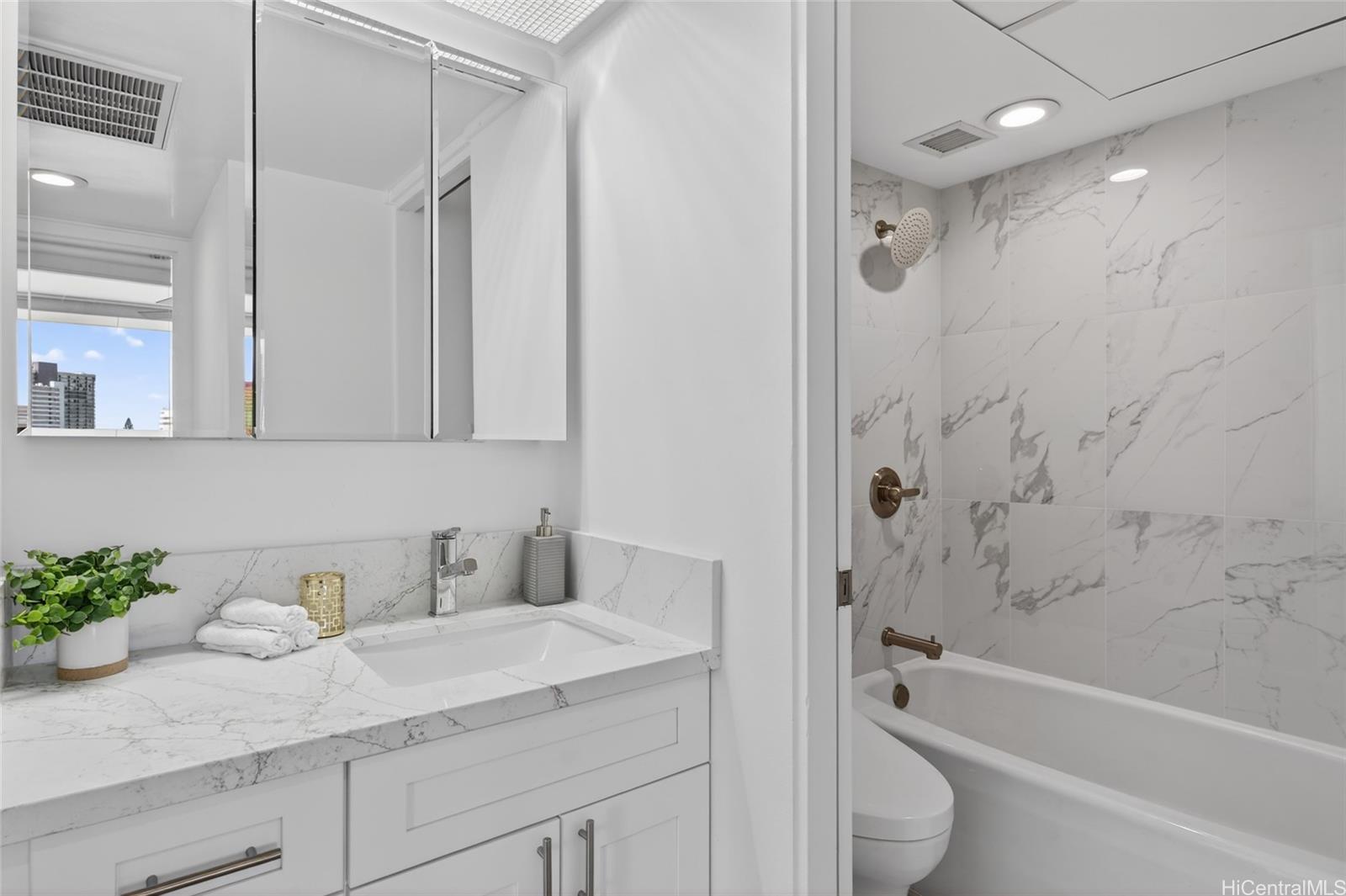 Wailana At Waikiki condo # 700, Honolulu, Hawaii - photo 13 of 20