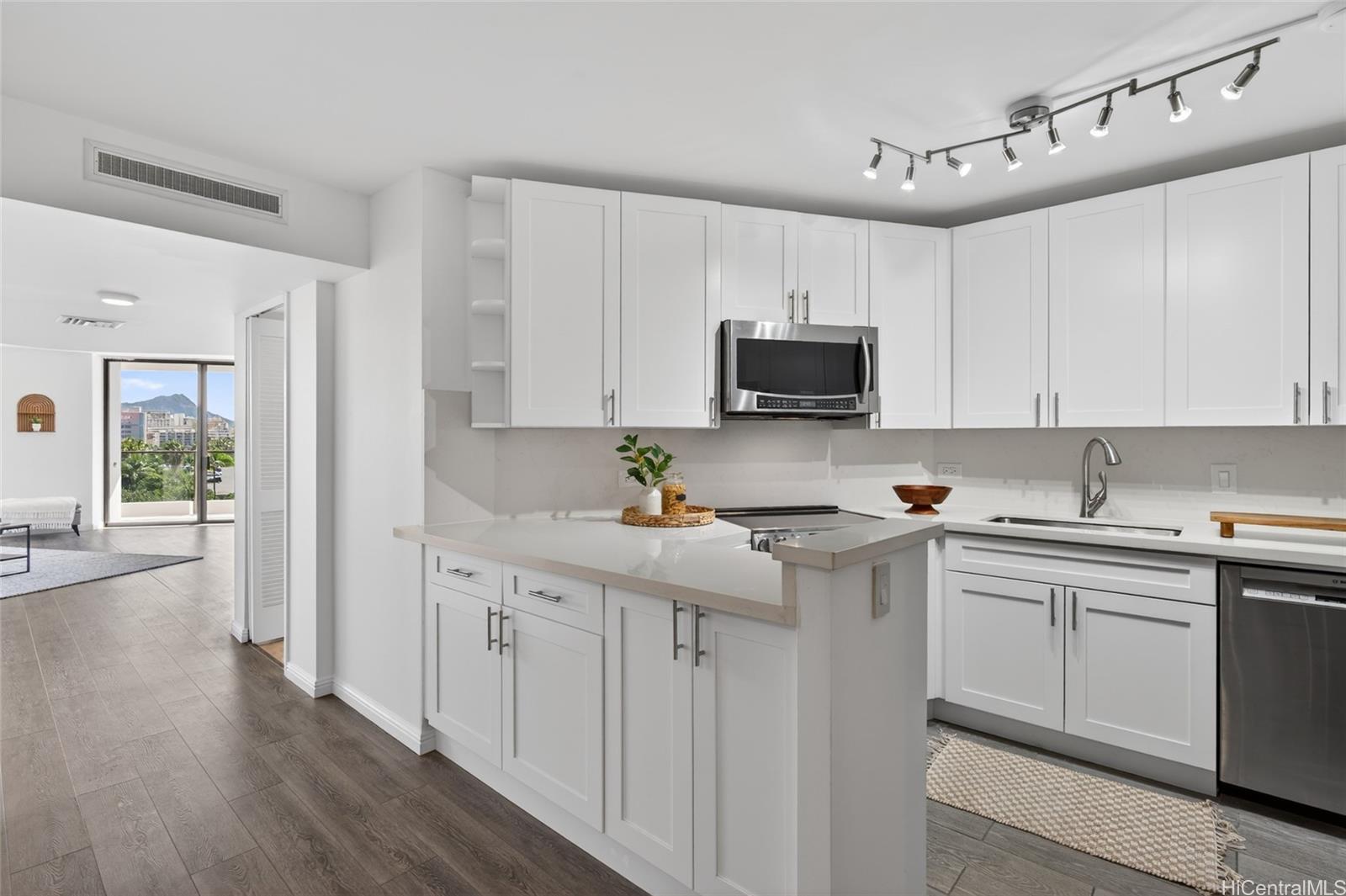 Wailana At Waikiki condo # 700, Honolulu, Hawaii - photo 14 of 20