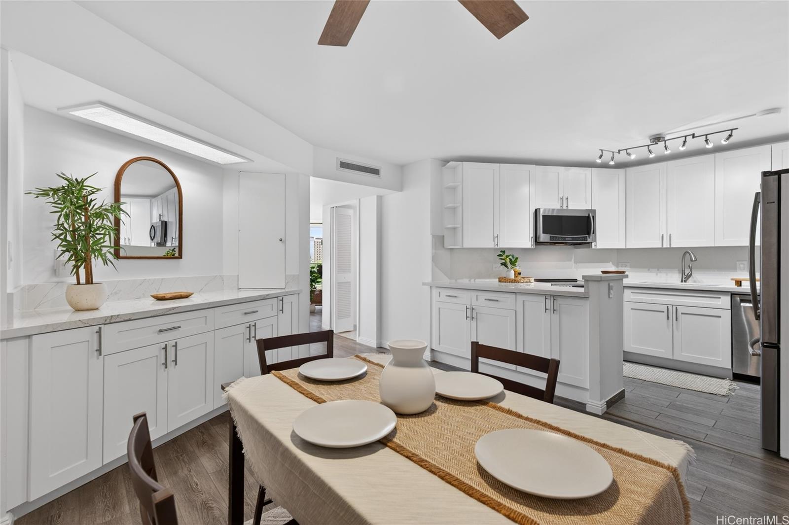 Wailana At Waikiki condo # 700, Honolulu, Hawaii - photo 16 of 20