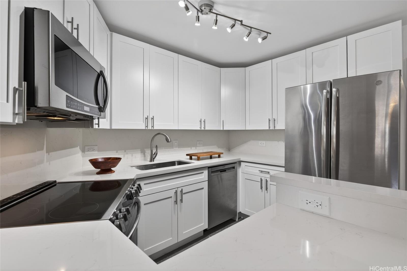 Wailana At Waikiki condo # 700, Honolulu, Hawaii - photo 17 of 20