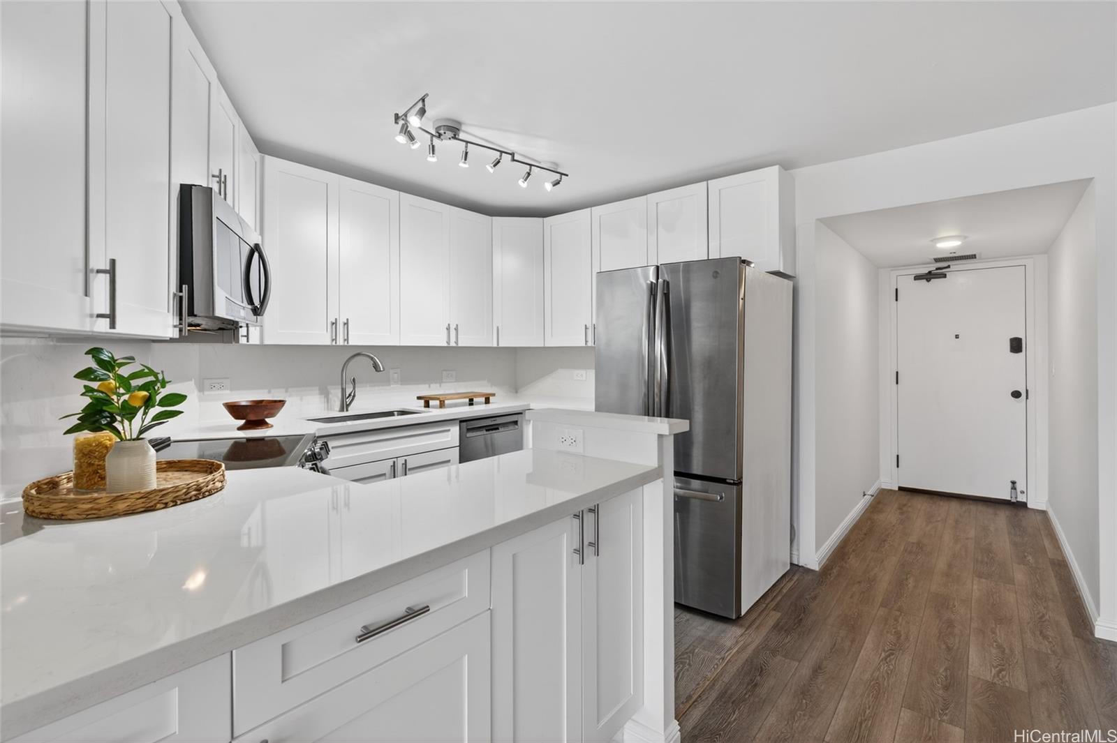 Wailana At Waikiki condo # 700, Honolulu, Hawaii - photo 18 of 20