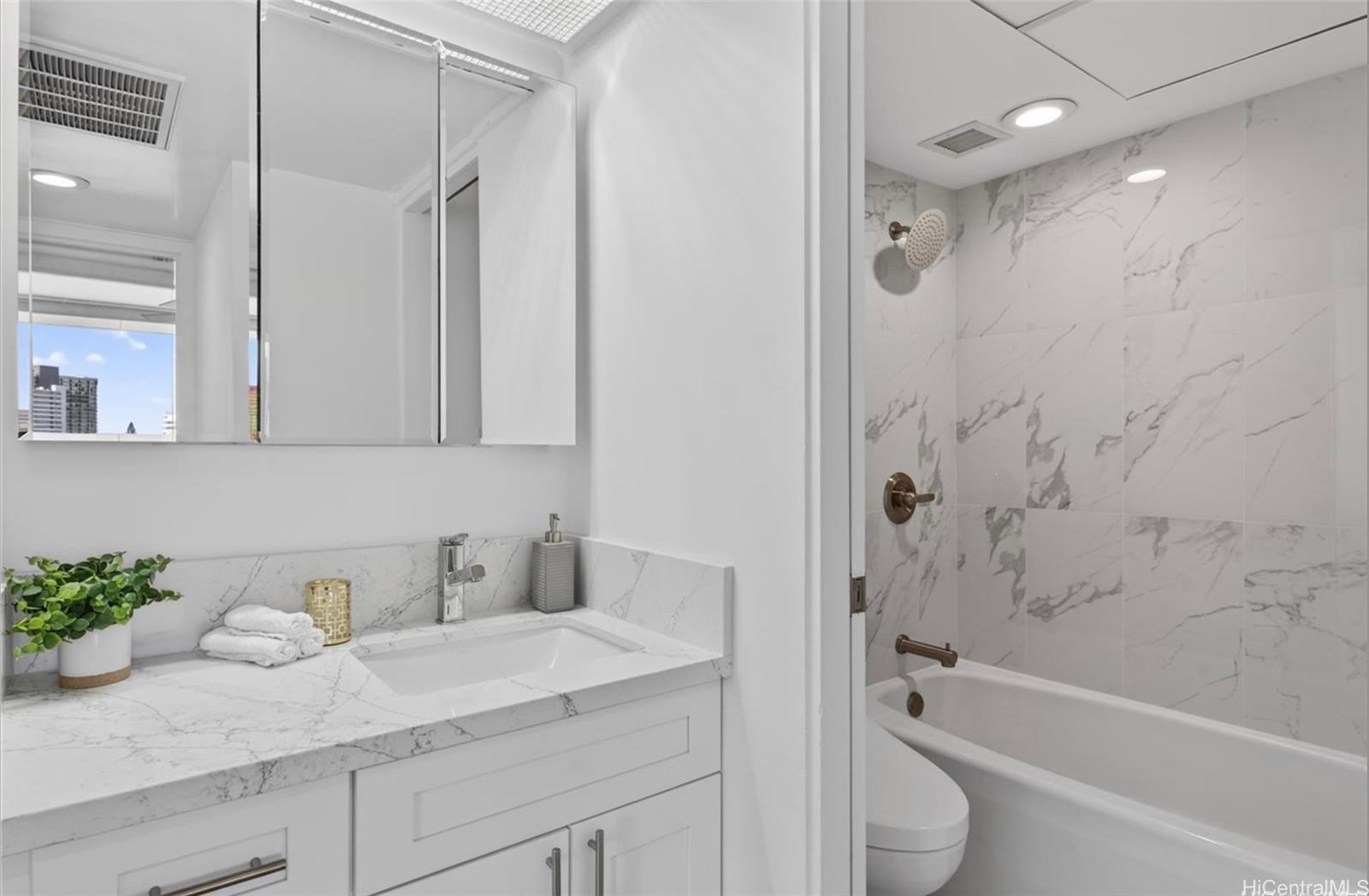 Wailana At Waikiki condo # 700, Honolulu, Hawaii - photo 13 of 24