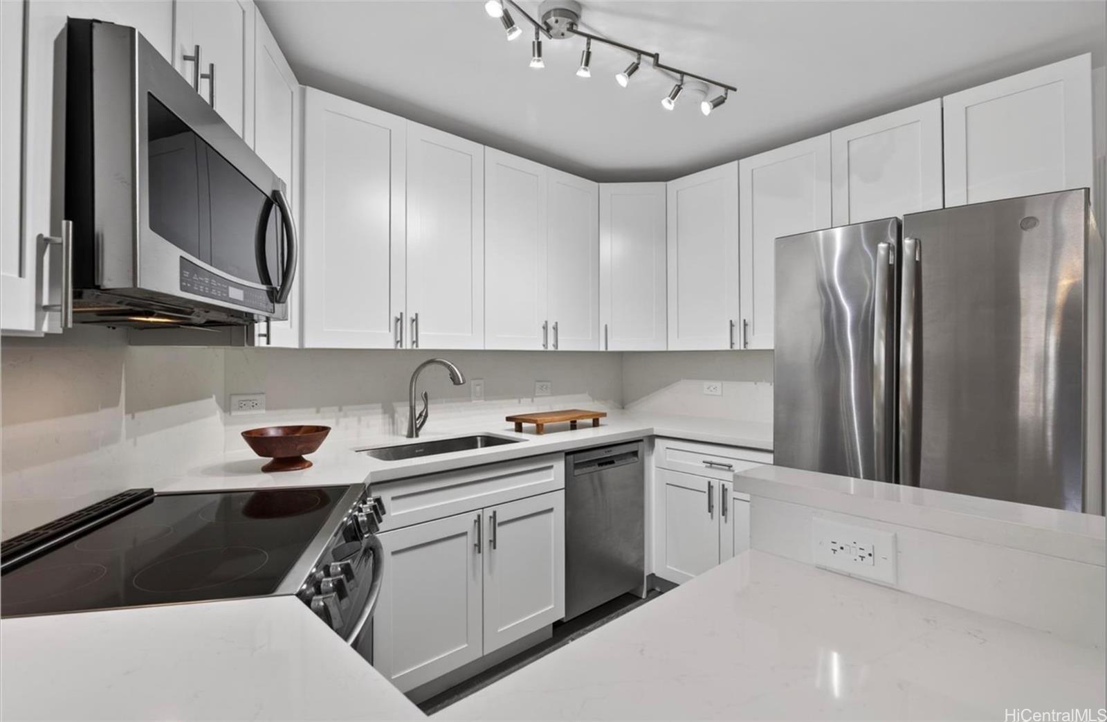 Wailana At Waikiki condo # 700, Honolulu, Hawaii - photo 17 of 24