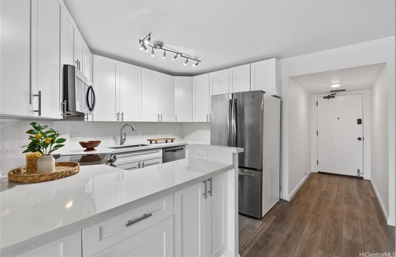 Wailana At Waikiki condo # 700, Honolulu, Hawaii - photo 18 of 24