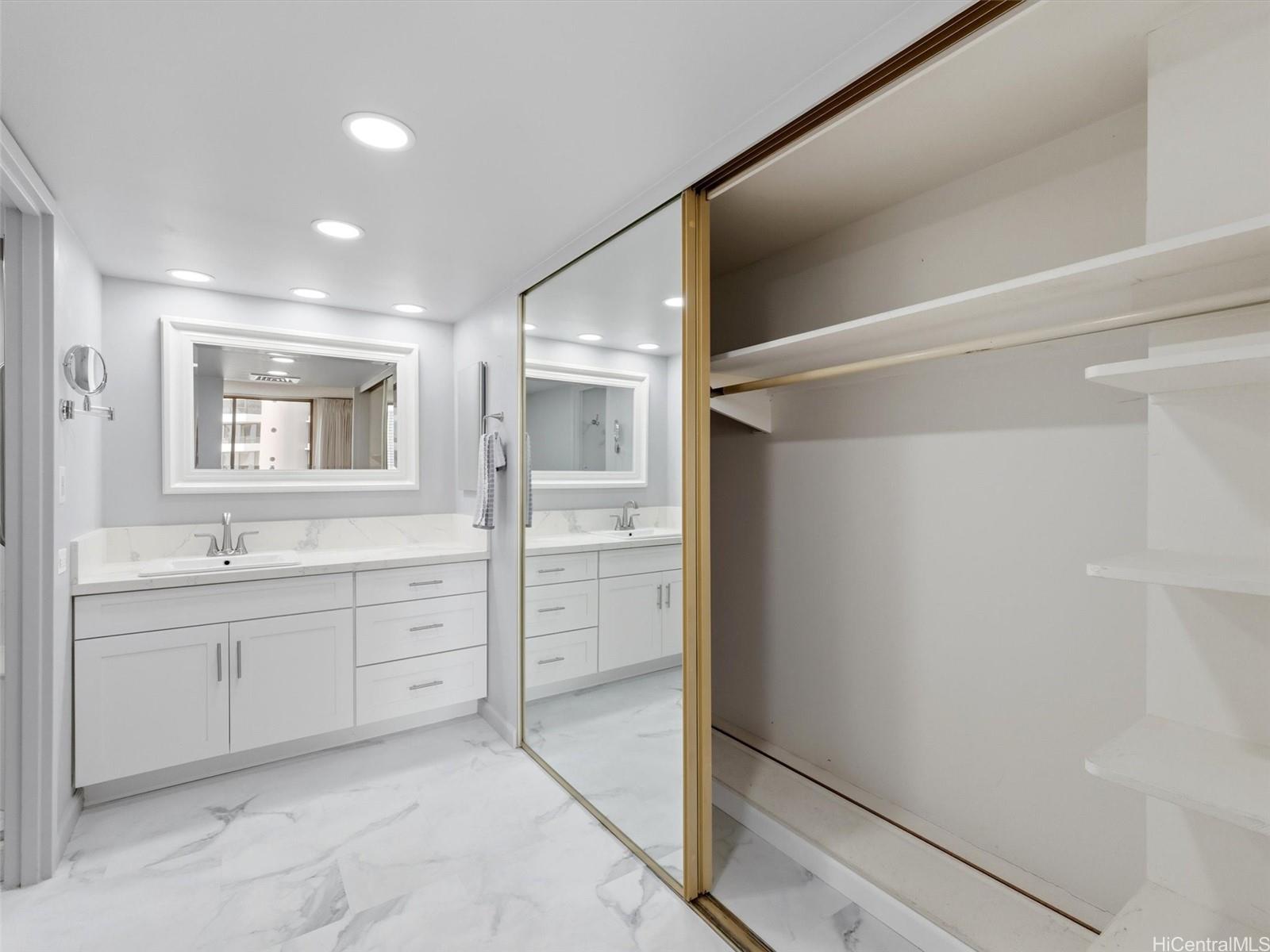 Wailana At Waikiki condo # PH2201, Honolulu, Hawaii - photo 6 of 12