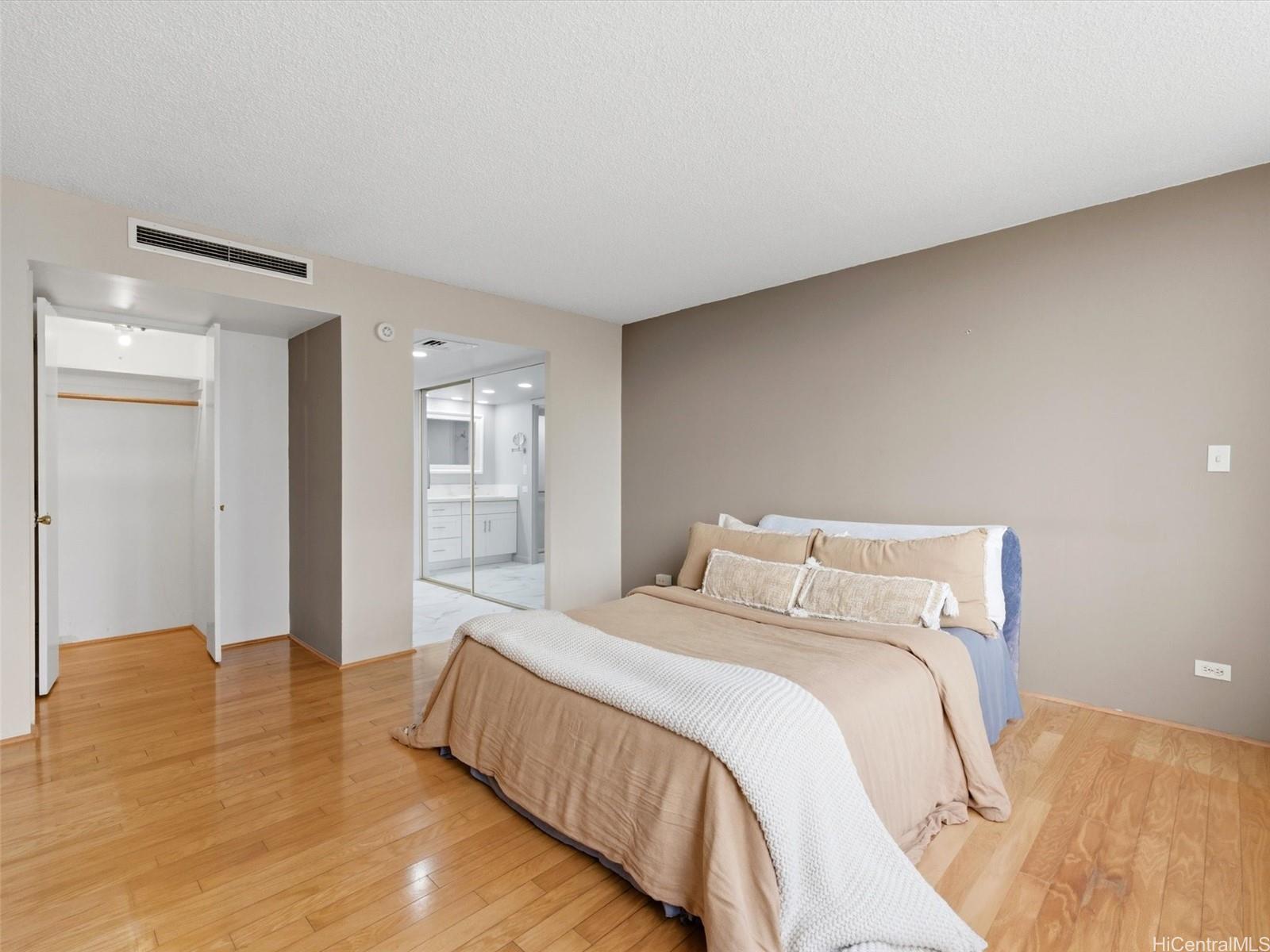 Wailana At Waikiki condo # PH2201, Honolulu, Hawaii - photo 6 of 12