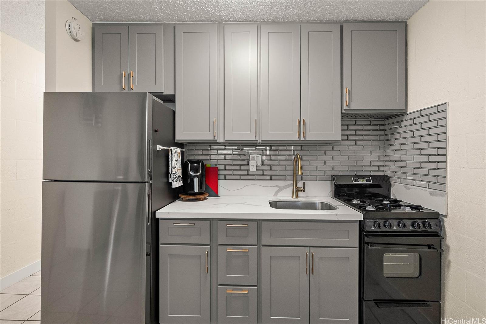 Kaioo Terrace condo # 302, Honolulu, Hawaii - photo 3 of 10