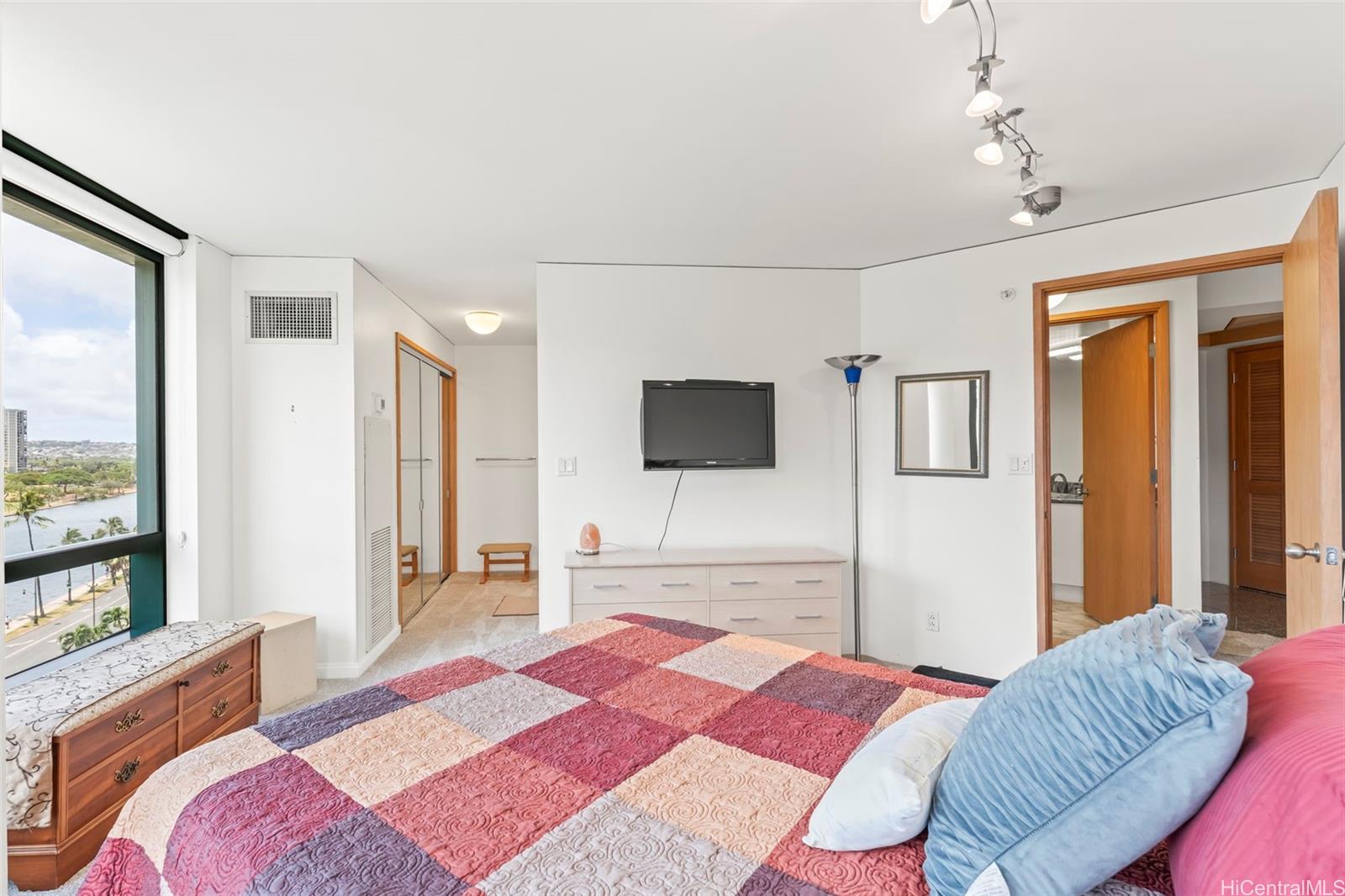 Waikiki Landmark condo # 1103, Honolulu, Hawaii - photo 13 of 16